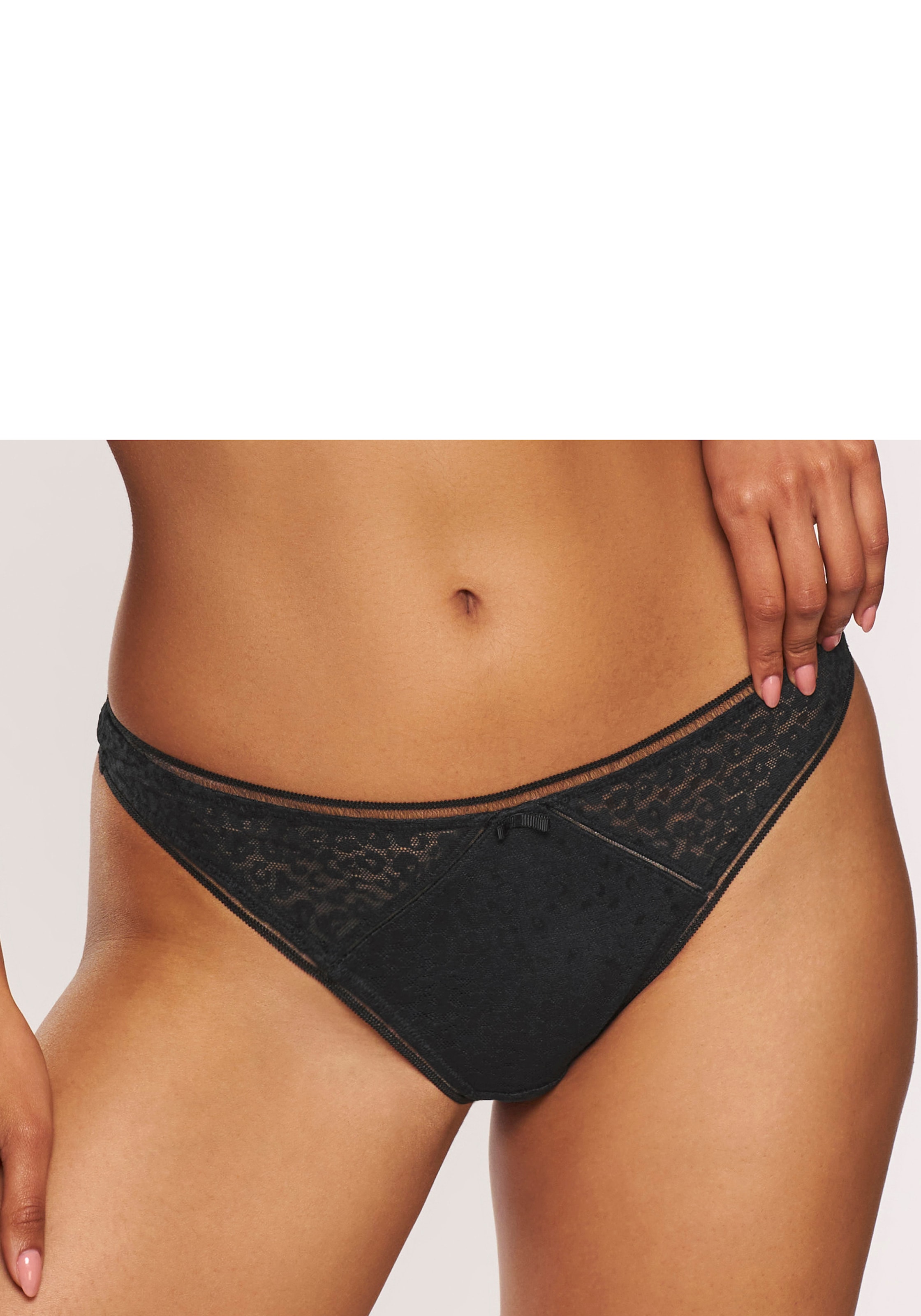 Nuance String aus Allover-Jacquardspitze im angesagten Leo-Look