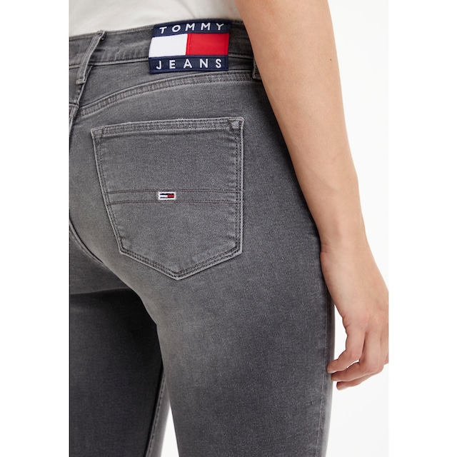 Tommy Jeans Skinny-fit-Jeans »NORA MR SKINNY PVS BG2235«, mit  Destroyed-Effekten & gestickter Tommy Jeans Logo-Flag online shoppen bei  Jelmoli-Versand Schweiz