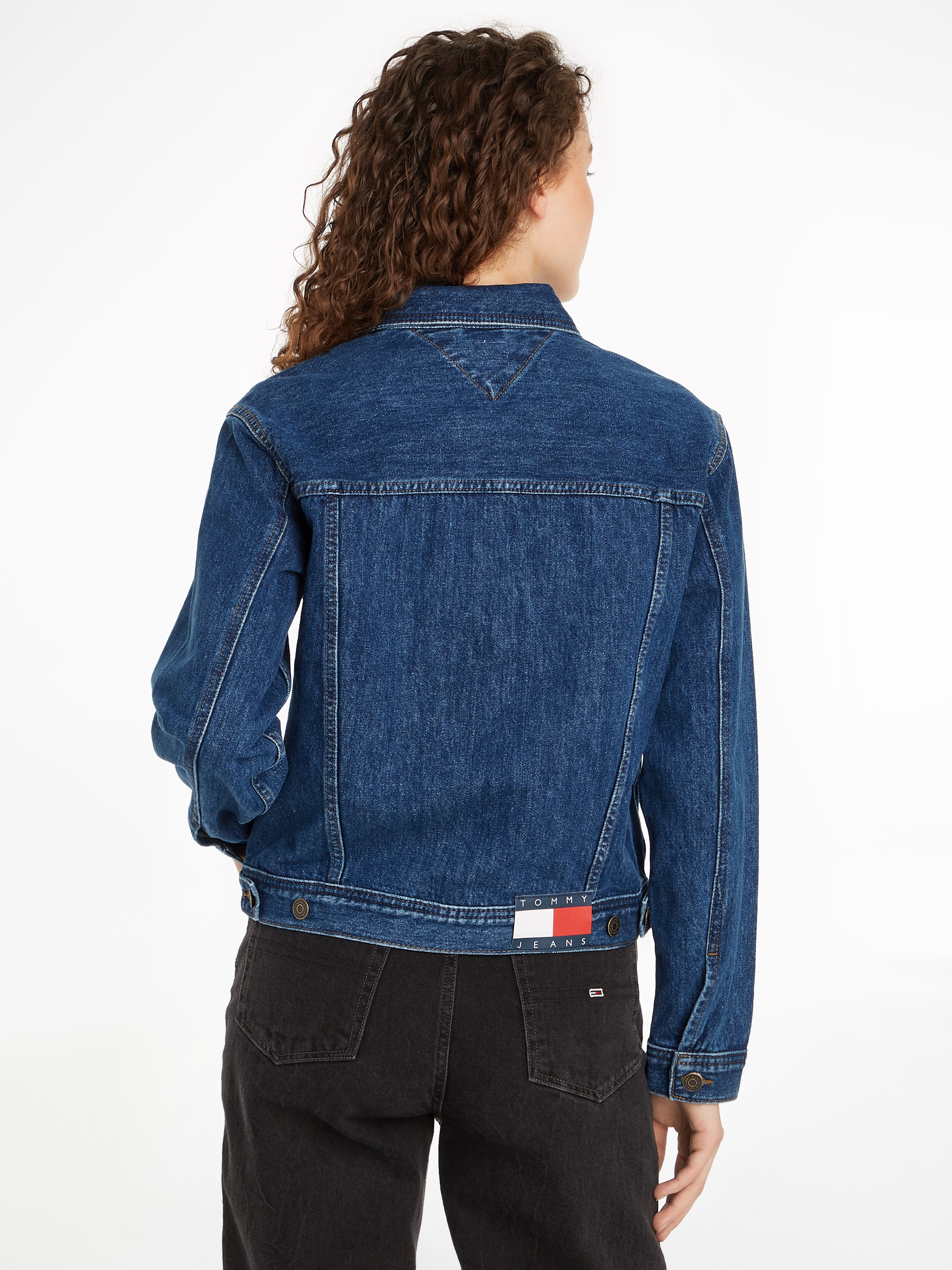 Tommy Jeans Jeansjacke »MOM CLS JACKET BH0056«, mit Tommy Jeans Flagge