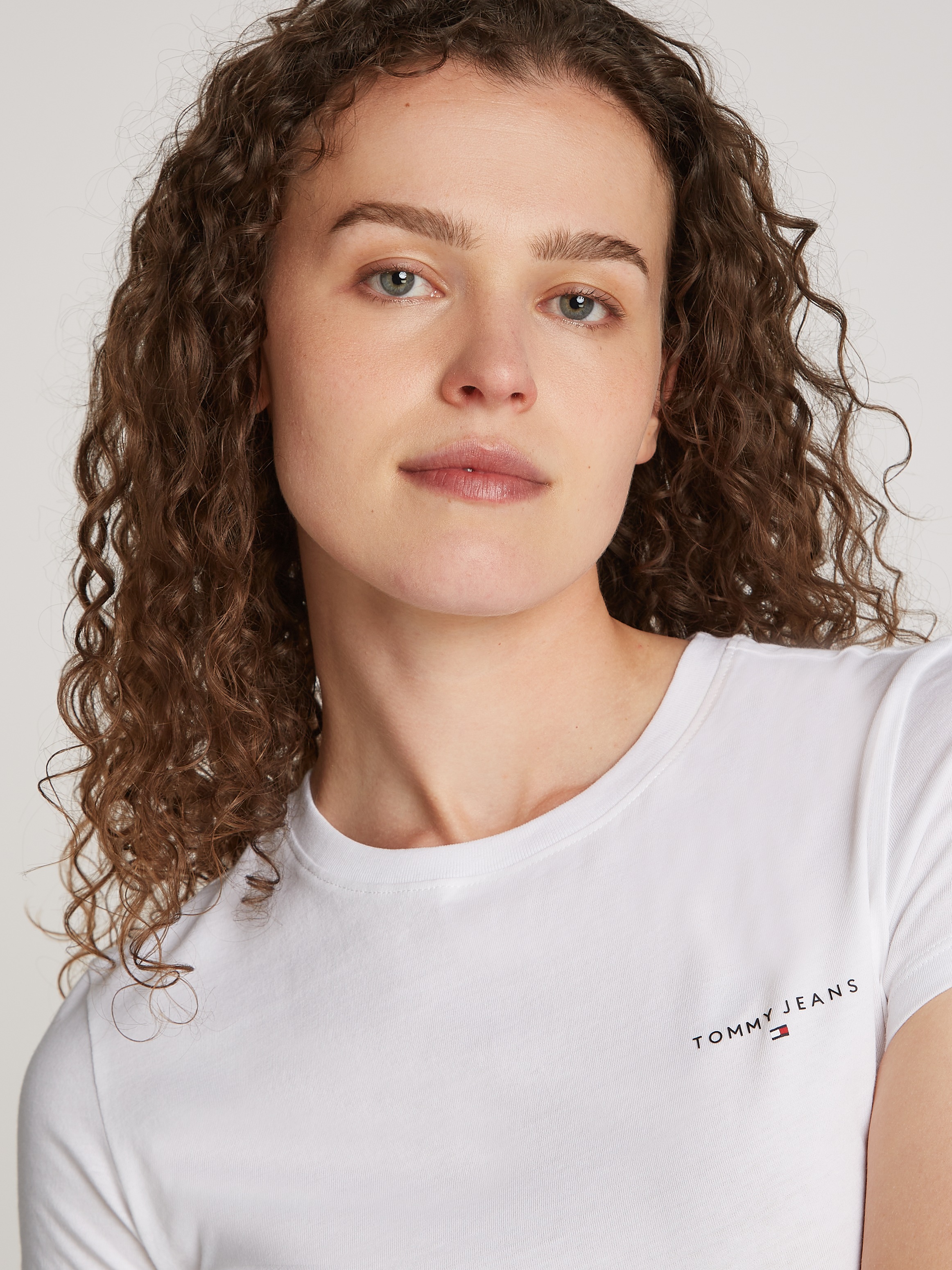 Tommy Jeans T-Shirt »TJW SLIM LINEAR TEE«, mit Logoschriftzug