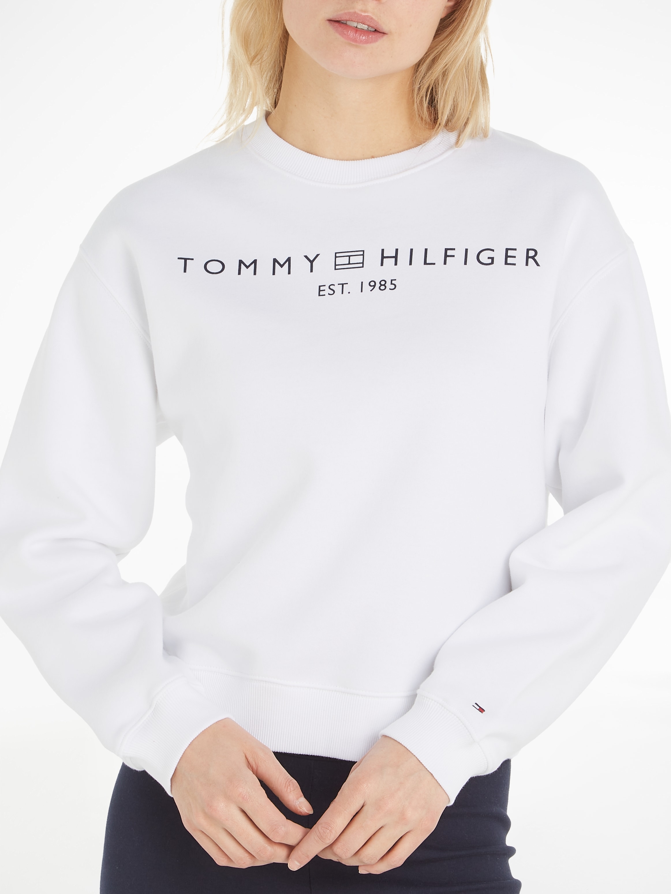 Tommy Hilfiger Sweatshirt »MDRN REG CORP LOGO C-NK SWTSHRT«, mit Logoschriftzug