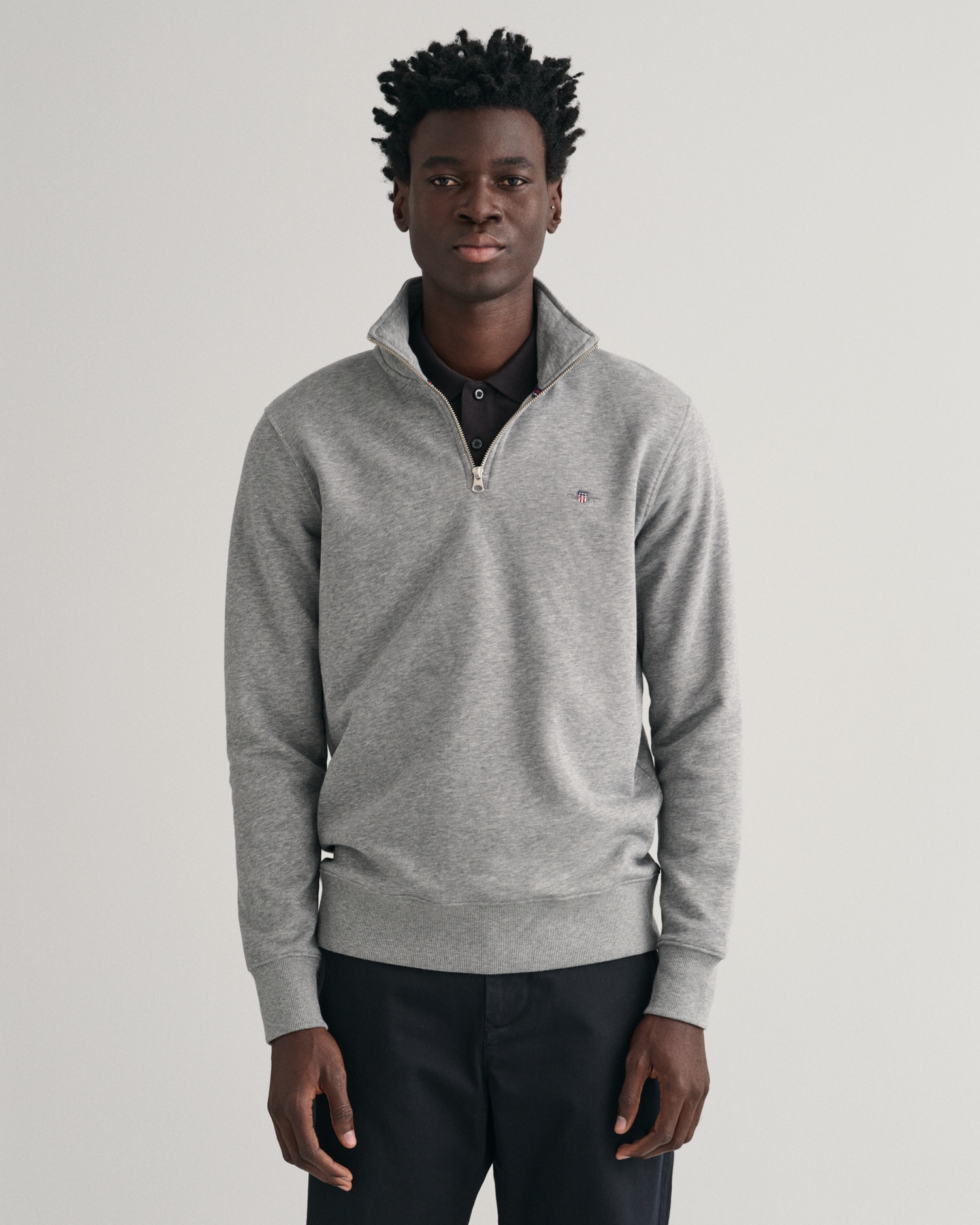 Gant Sweatshirt »REG SHIELD HALF ZIP SWEAT«, mit Logostickerei auf der Brust