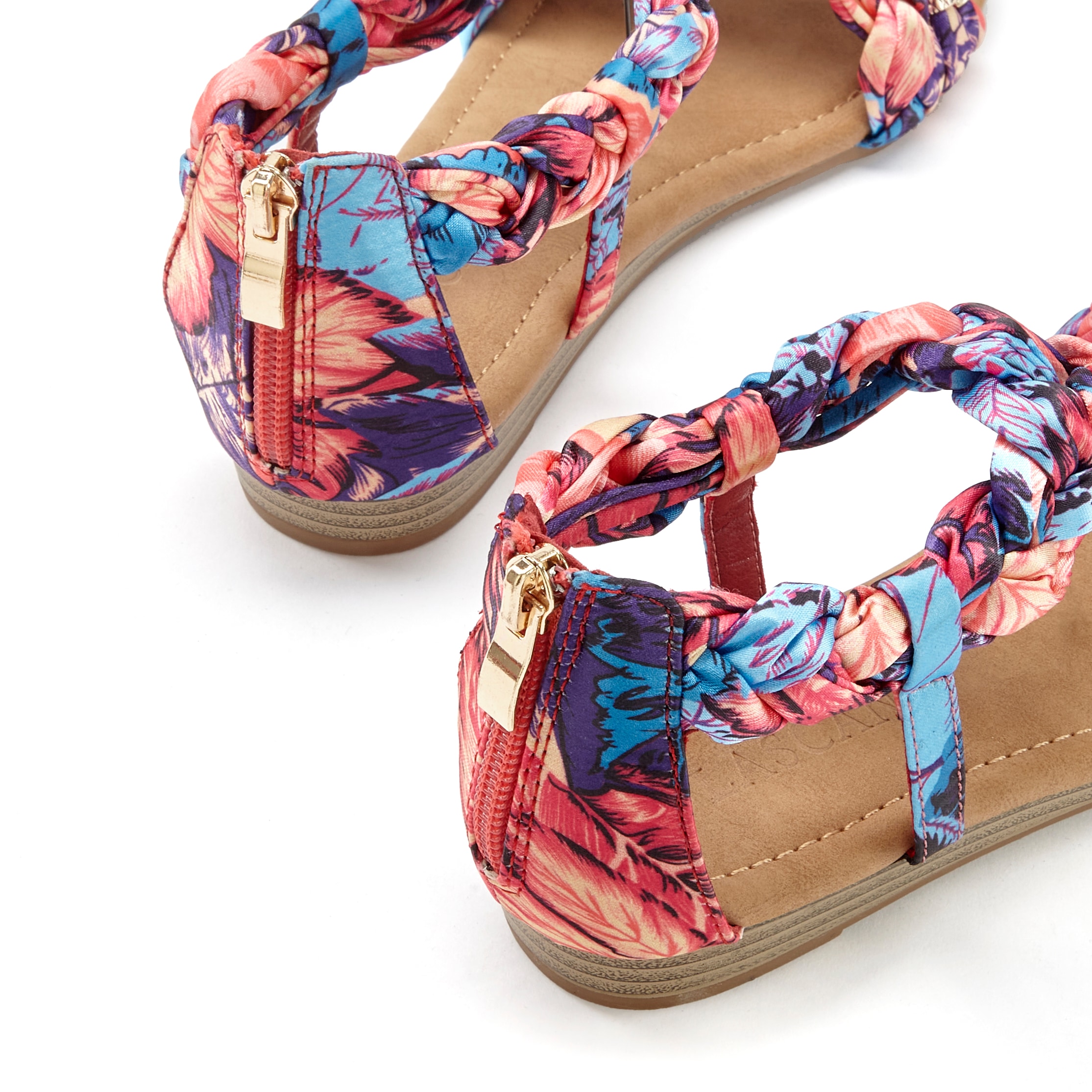 LASCANA Sandale »Sommerschuh, Pantolette, offener Schuh, Sandalette,«, mit raffinierten Riemchen und Verzierung VEGAN