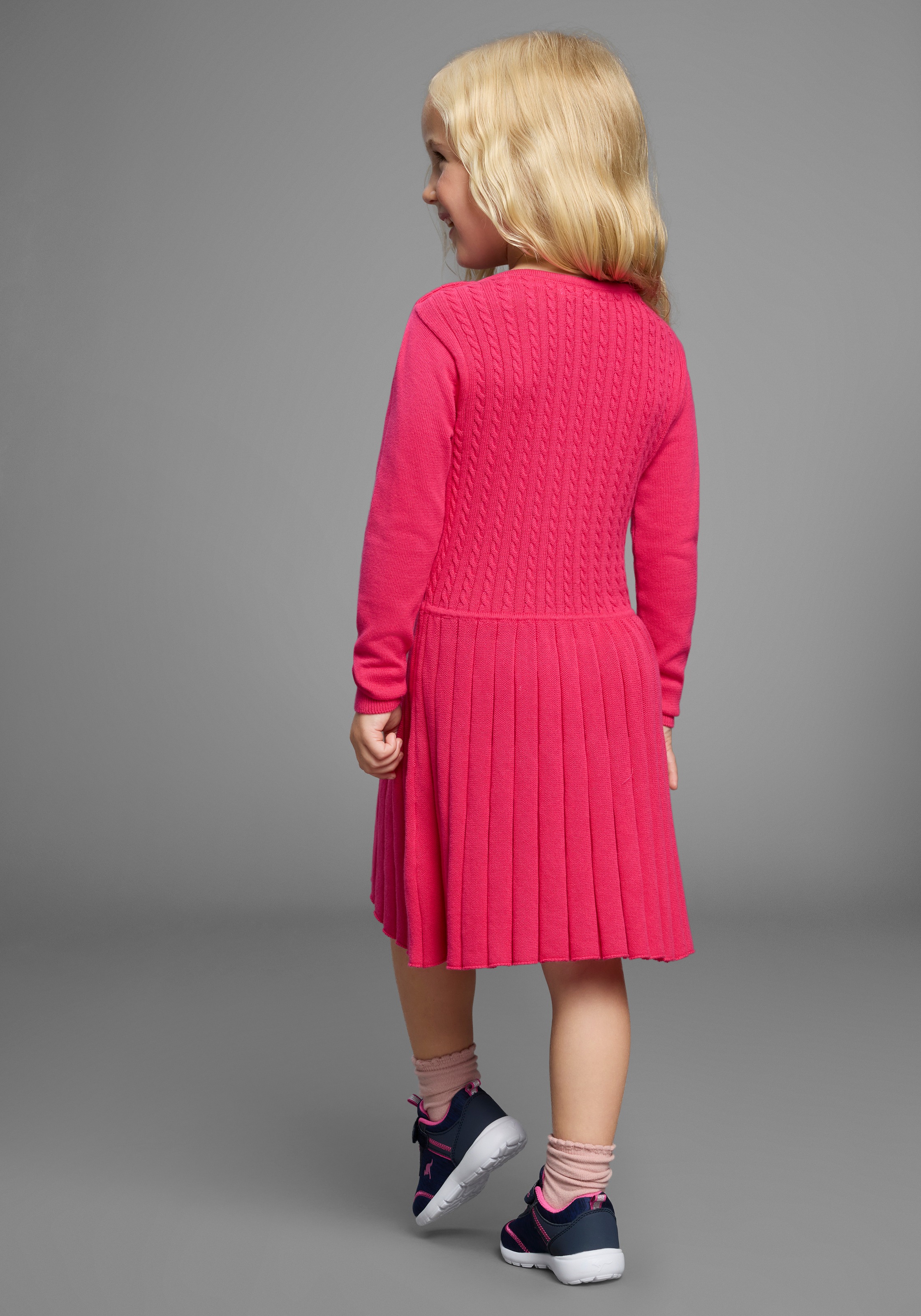KangaROOS Strickkleid »Strickkleid mit Faltenrock«, Niedliches Strickkleid mit Zopfmuster für kleine Mädchen