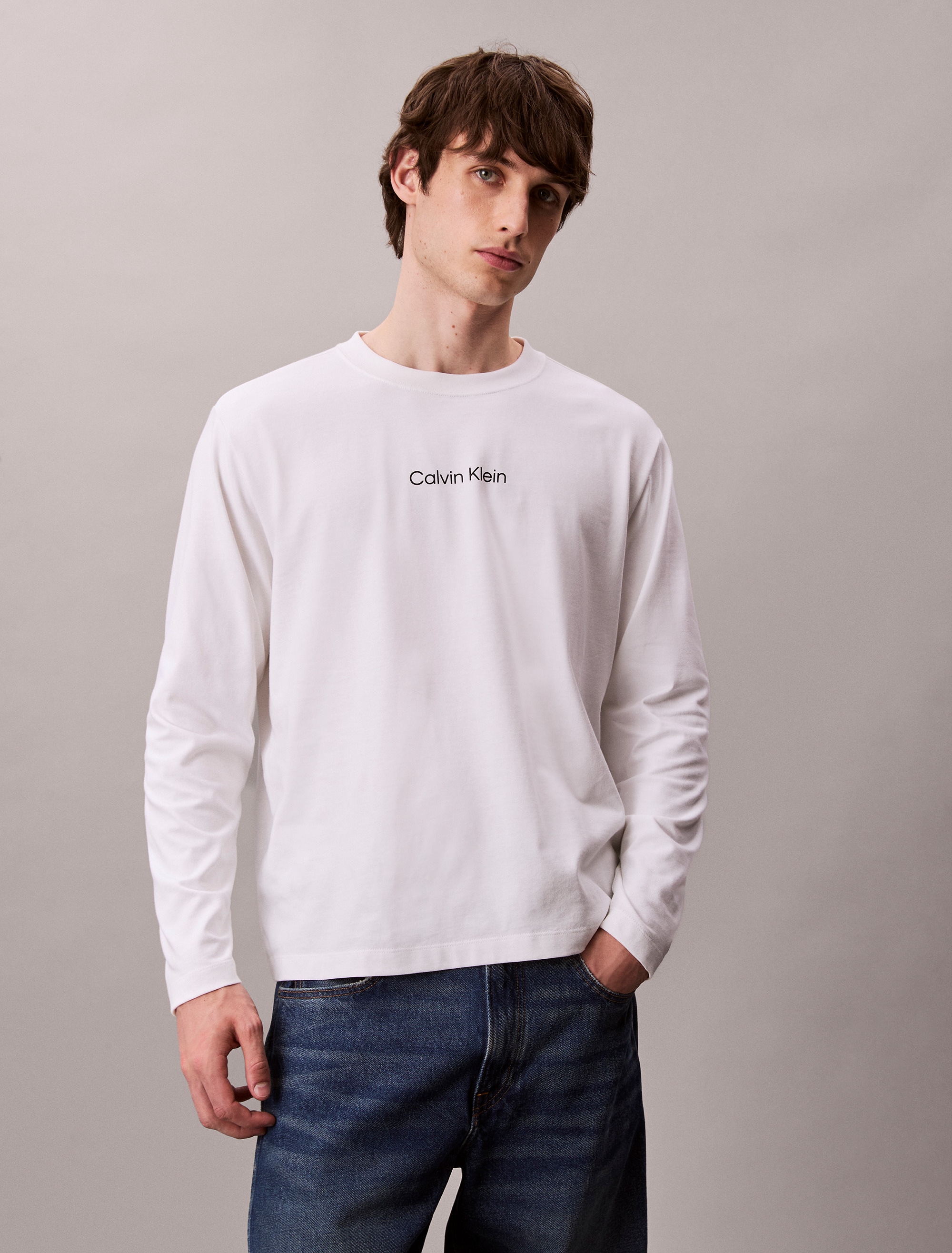 Calvin Klein Langarmshirt »LS RLXD STANDARD LOGO CREWNK TEE« Rundhalsausschnitt, relaxed fit