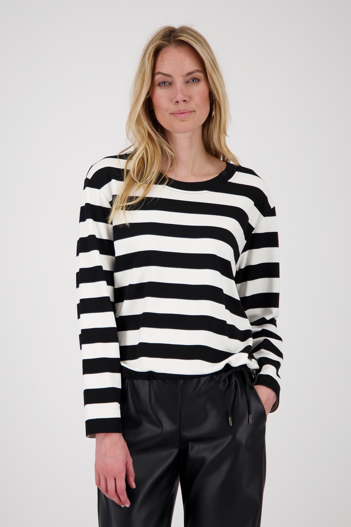 Monari Sweatshirt »Sweatshirt Ringel«, Mit Rundhalsausschnitt mit Schmuckdetails