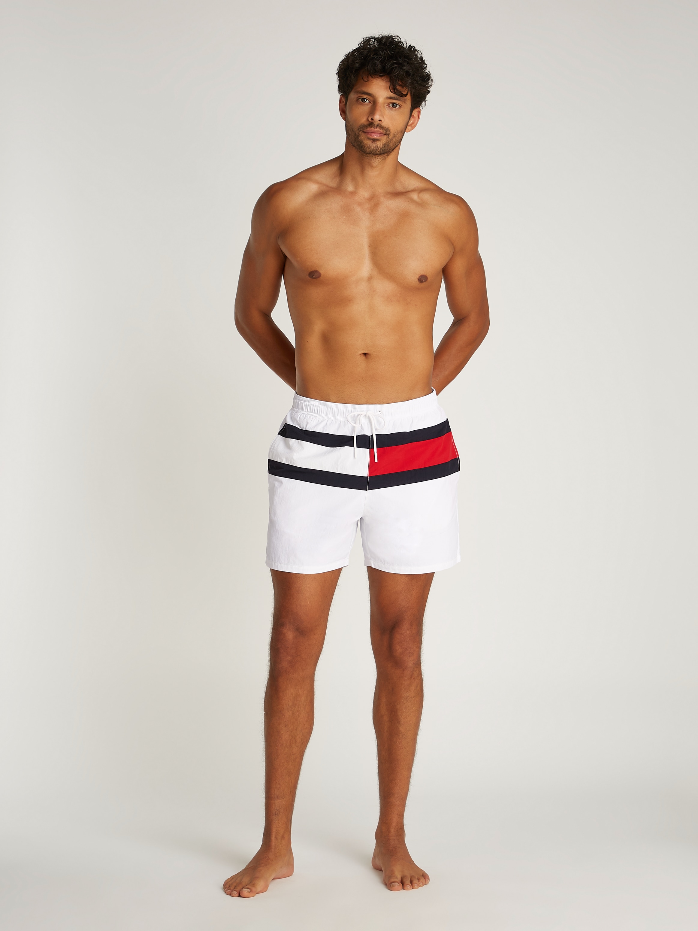 Tommy Hilfiger Swimwear Badeshorts »MEDIUM DRAWSTRING«, mit grossem Logo