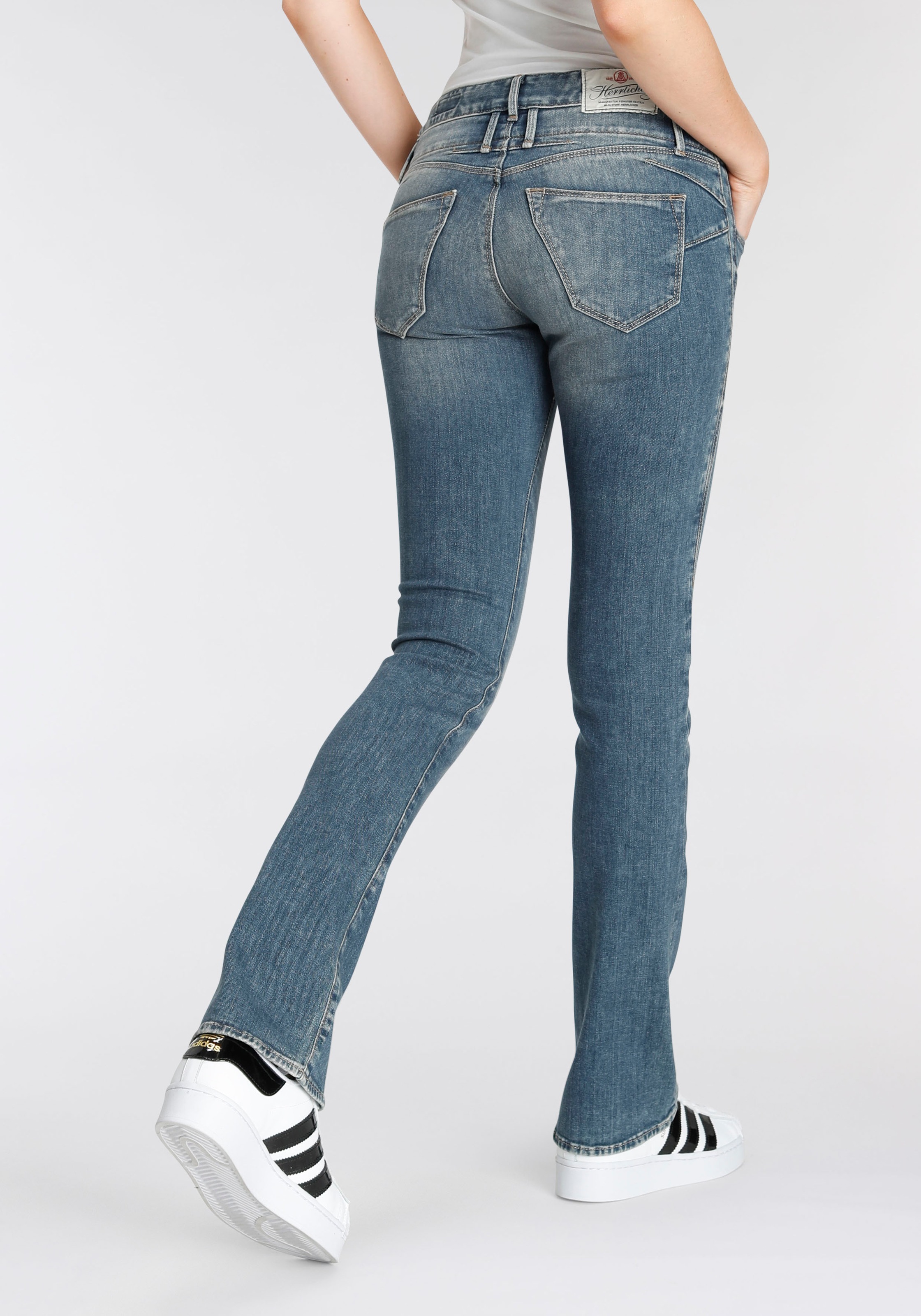 Herrlicher Bootcut-Jeans »BABY«, mit Abnähern an den Gesässtaschen