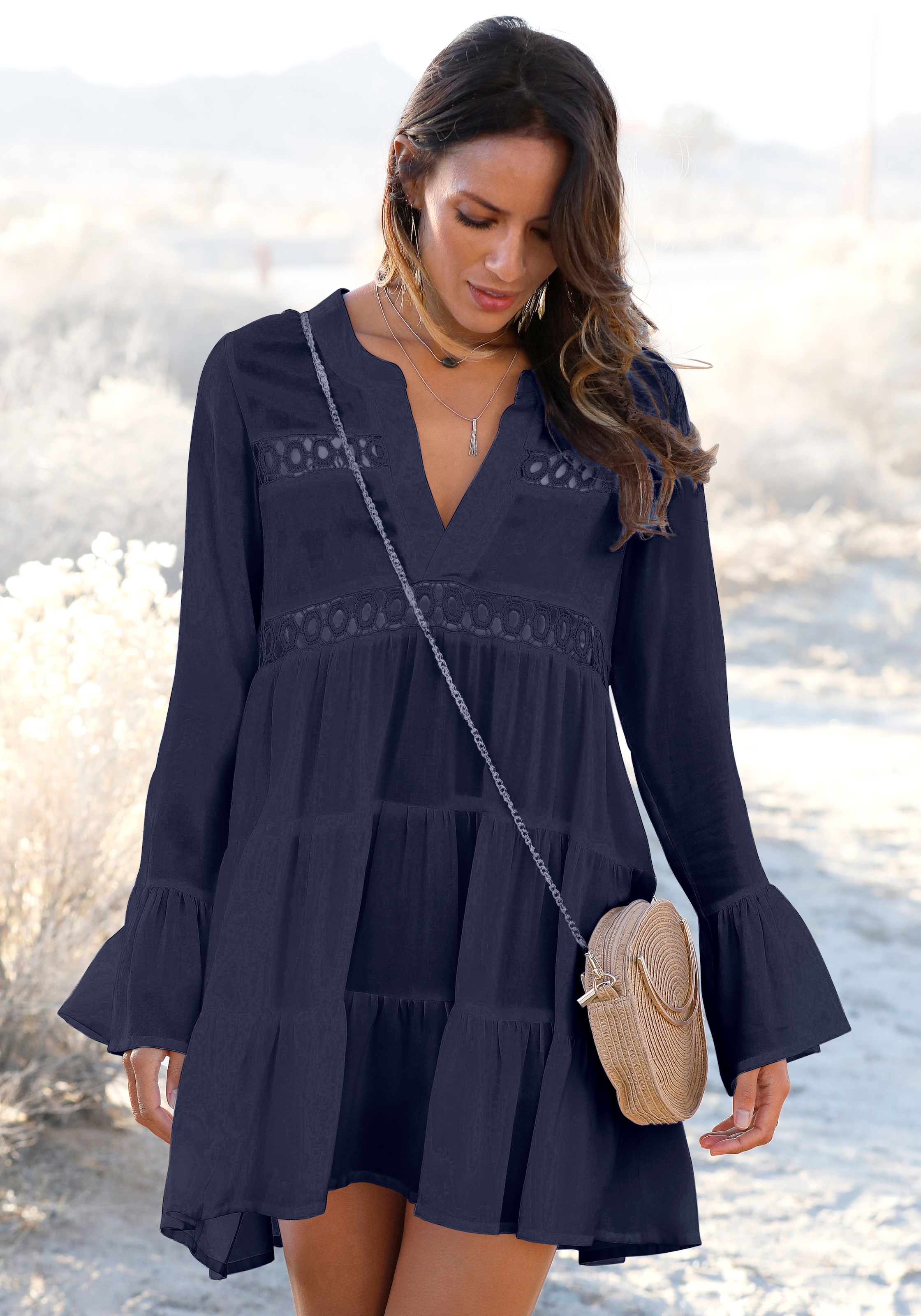 LASCANA Longbluse "in weiter Form mit Spitzeneinsätzen" Tunika in A-Form, lockeres Blusenkleid, elegantes Strandkleid
