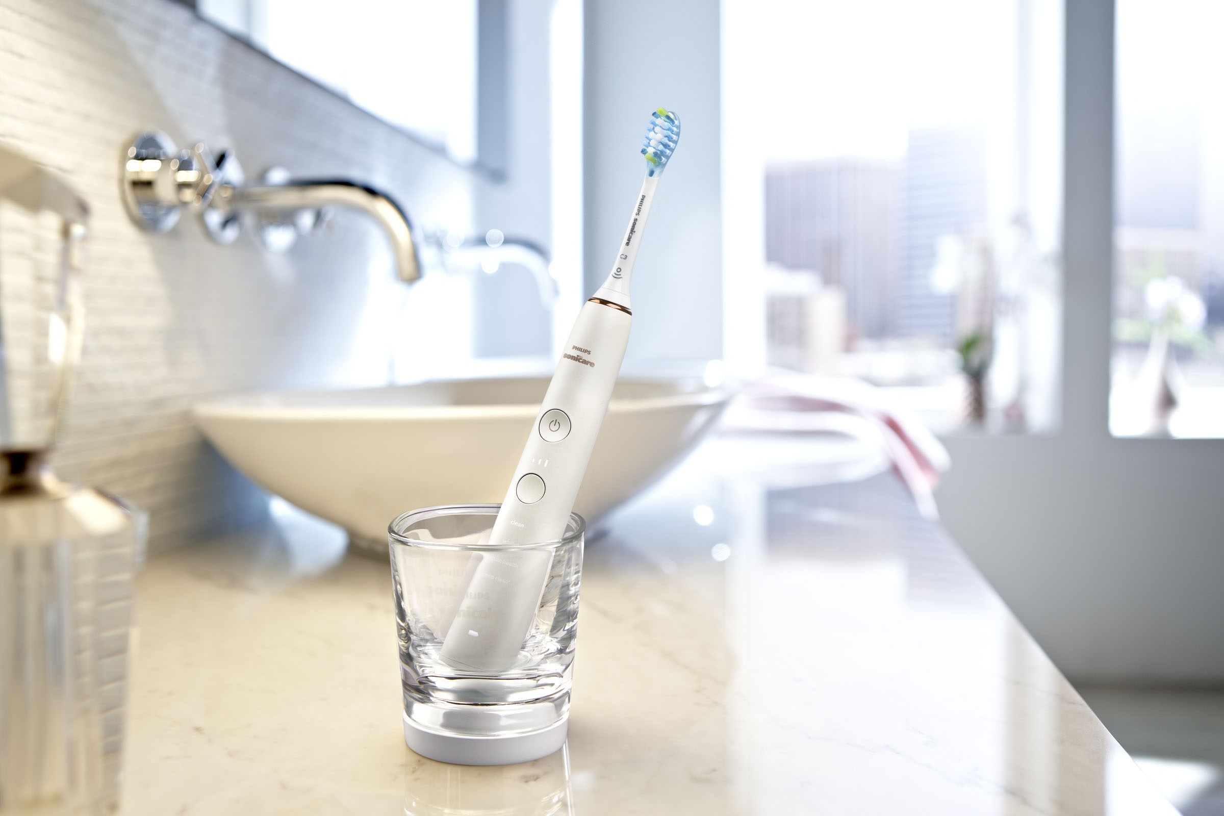 Philips Sonicare Elektrische Zahnbürste »DiamondClean 9000 HX9911«, 1 St. Aufsteckbürsten, mit Schalltechnologie, Ladeglass, USB-Reiseetui