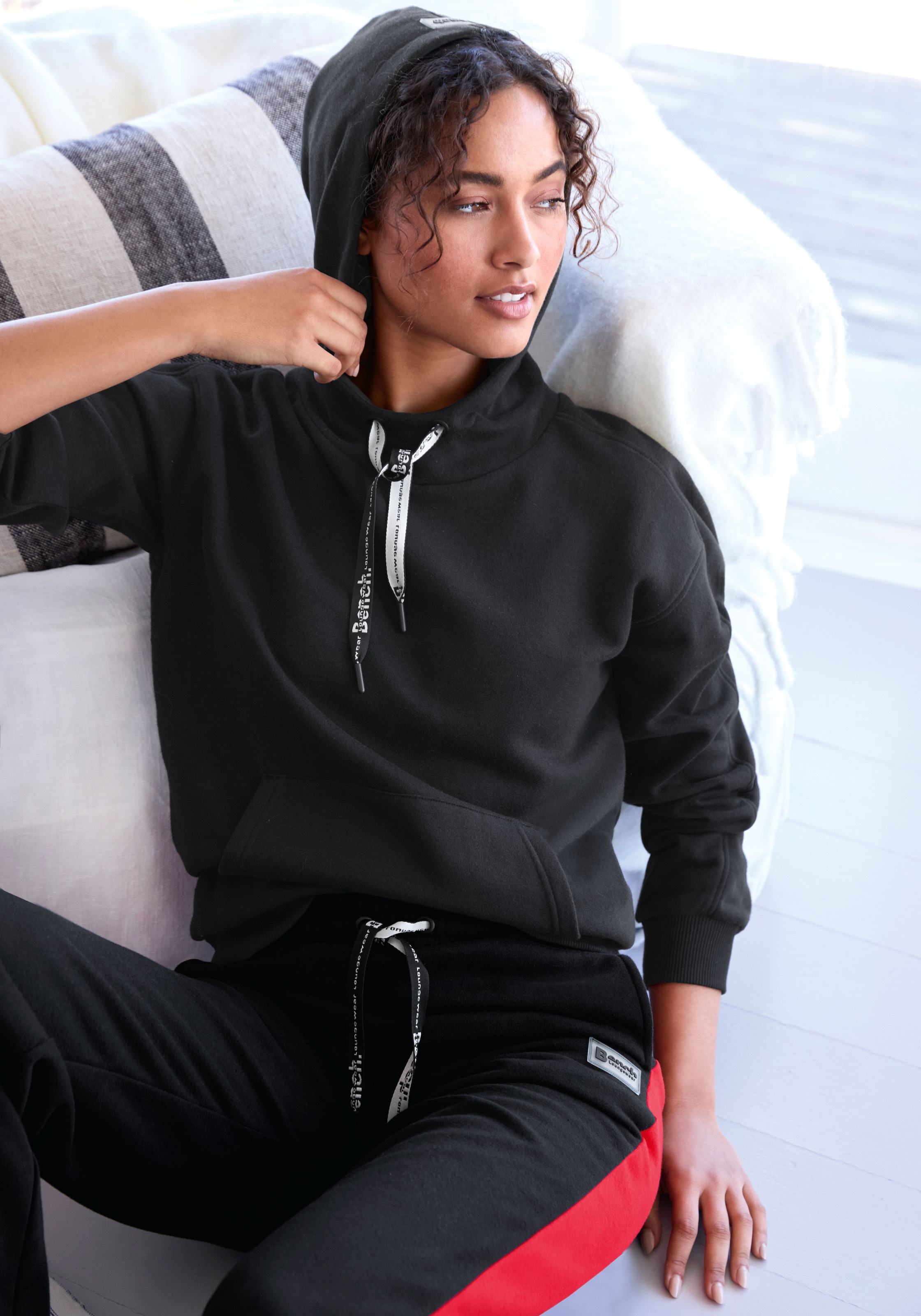 Bench. Loungewear Kapuzensweatshirt, mit Kängurutasche, Loungewear