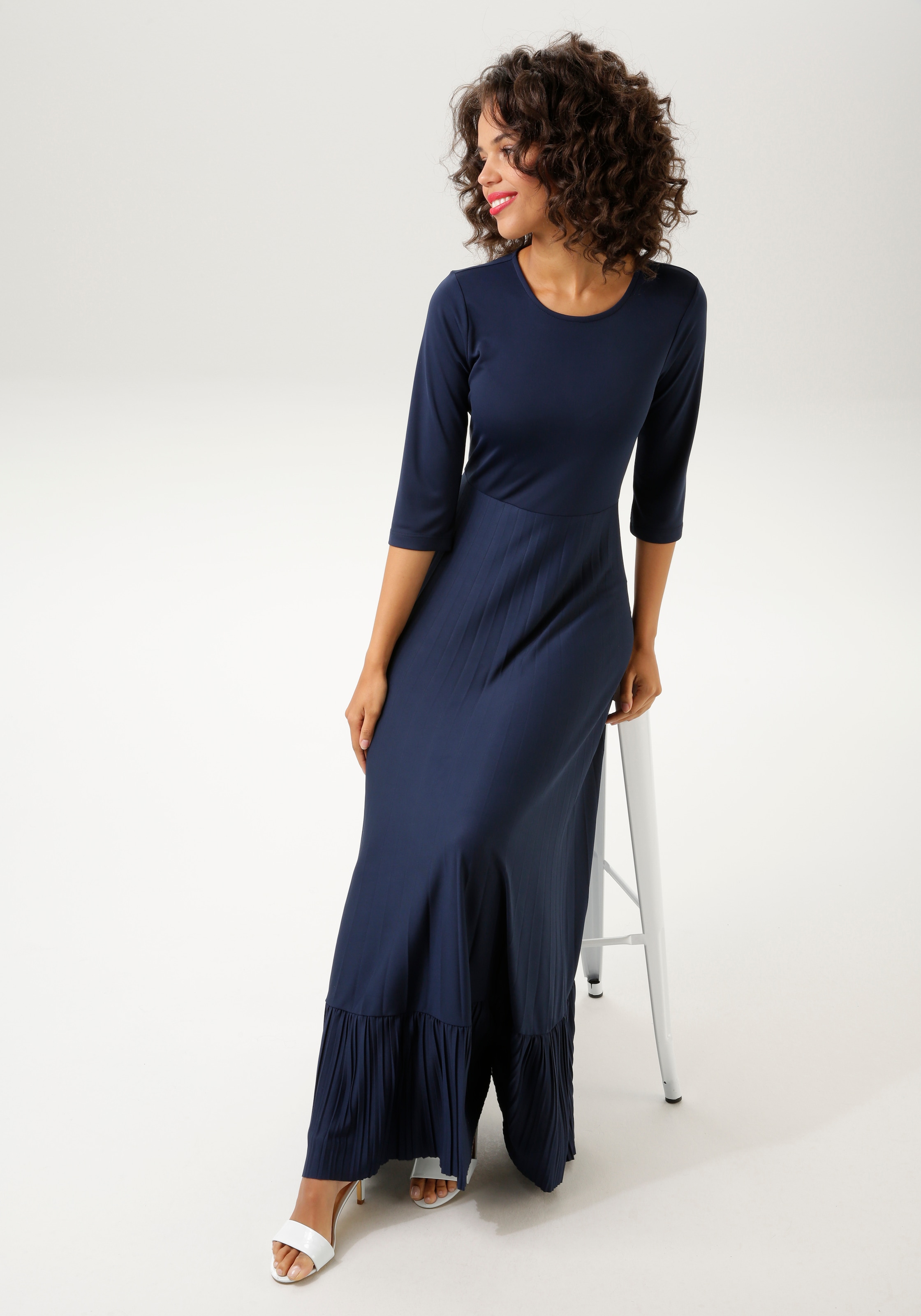 Blaues Kleid in vielen Nuancen | Jelmoli-Versand