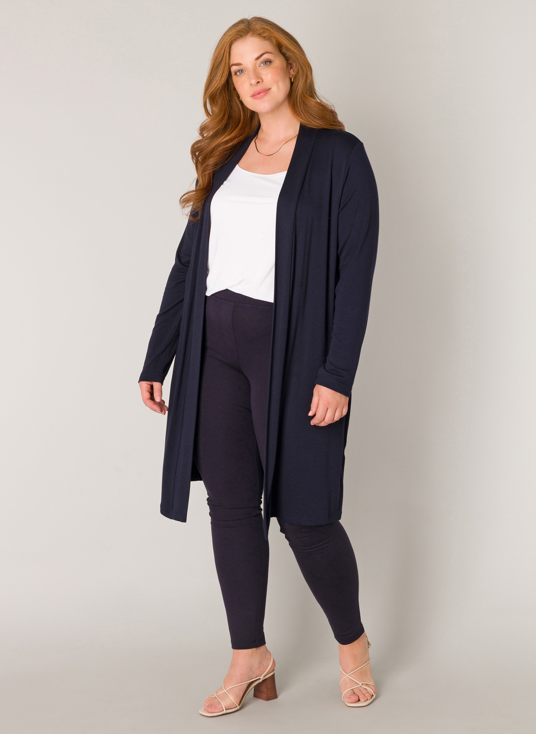 Base Level Curvy Longstrickjacke »Ayla Long«, Figurumspielende, weiche Strickqualität