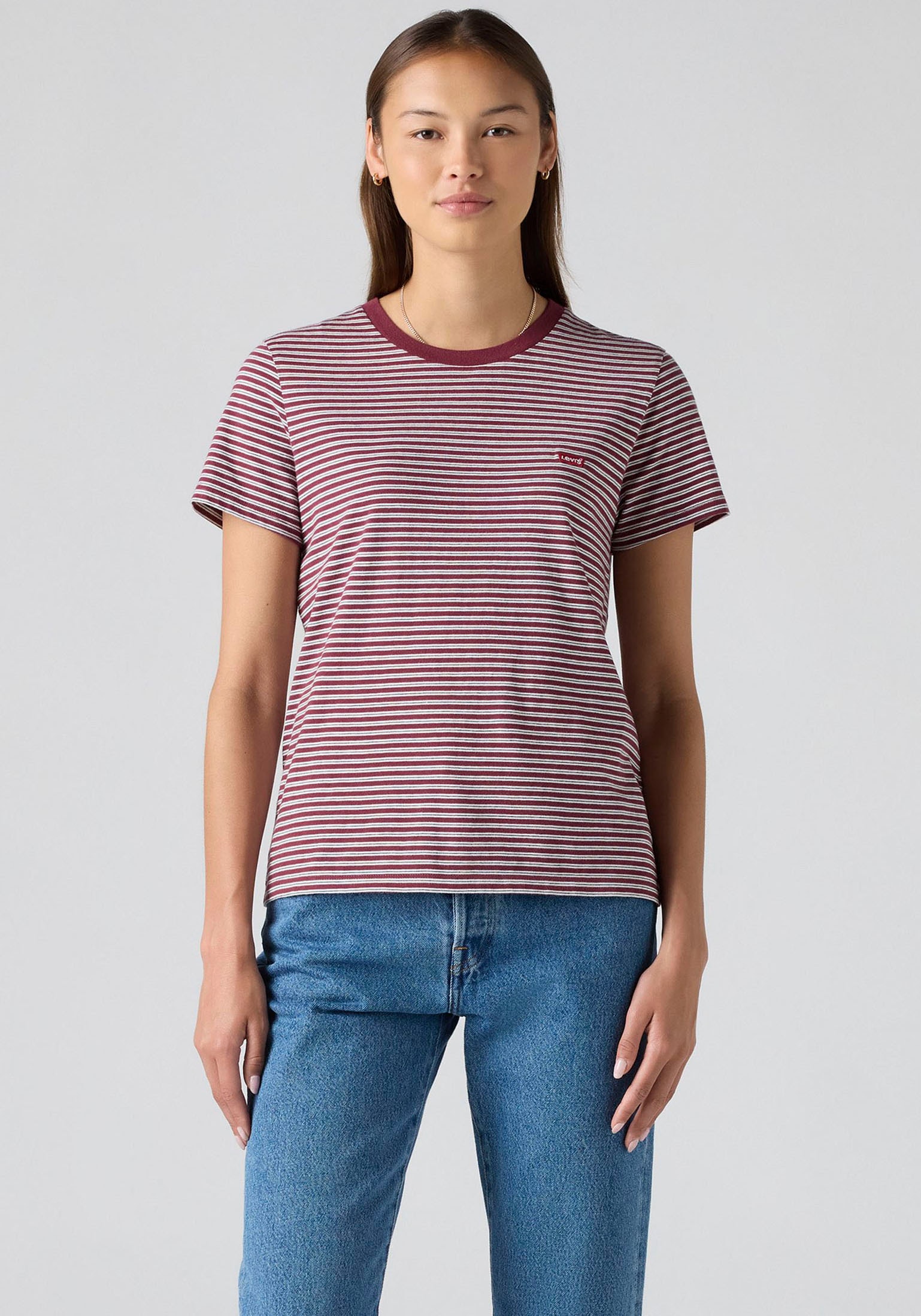 Levi's® T-Shirt »PERFECT TEE« mit kleiner Logo-Stickerei