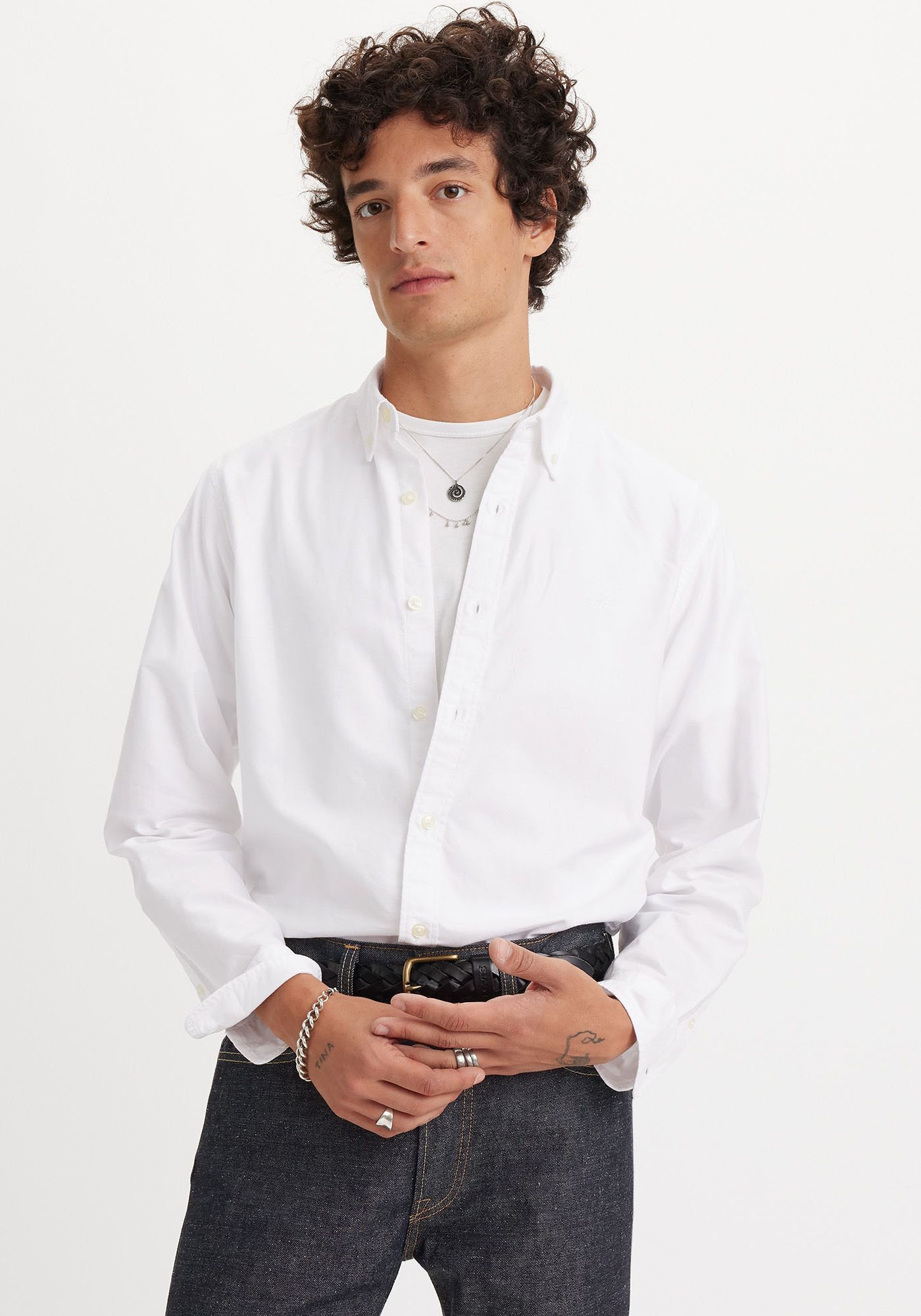 Levi's® Langarmhemd »AUTHENTIC BUTTON DOWN« mit Ton-in-Ton Logostickerei auf der Brust