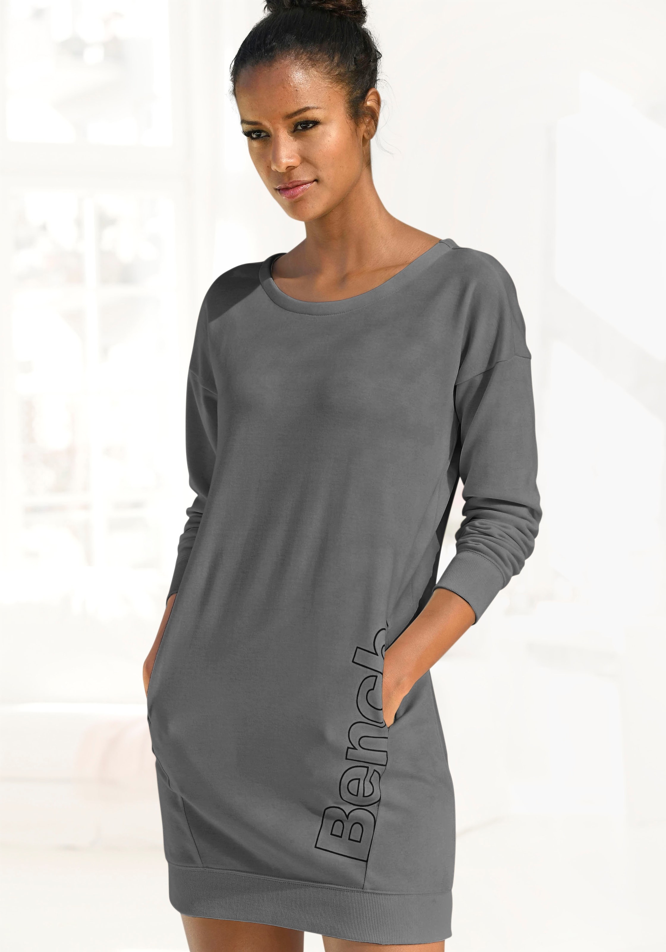 Bench. Loungewear Sweatkleid, mit seitlichem Logoprint