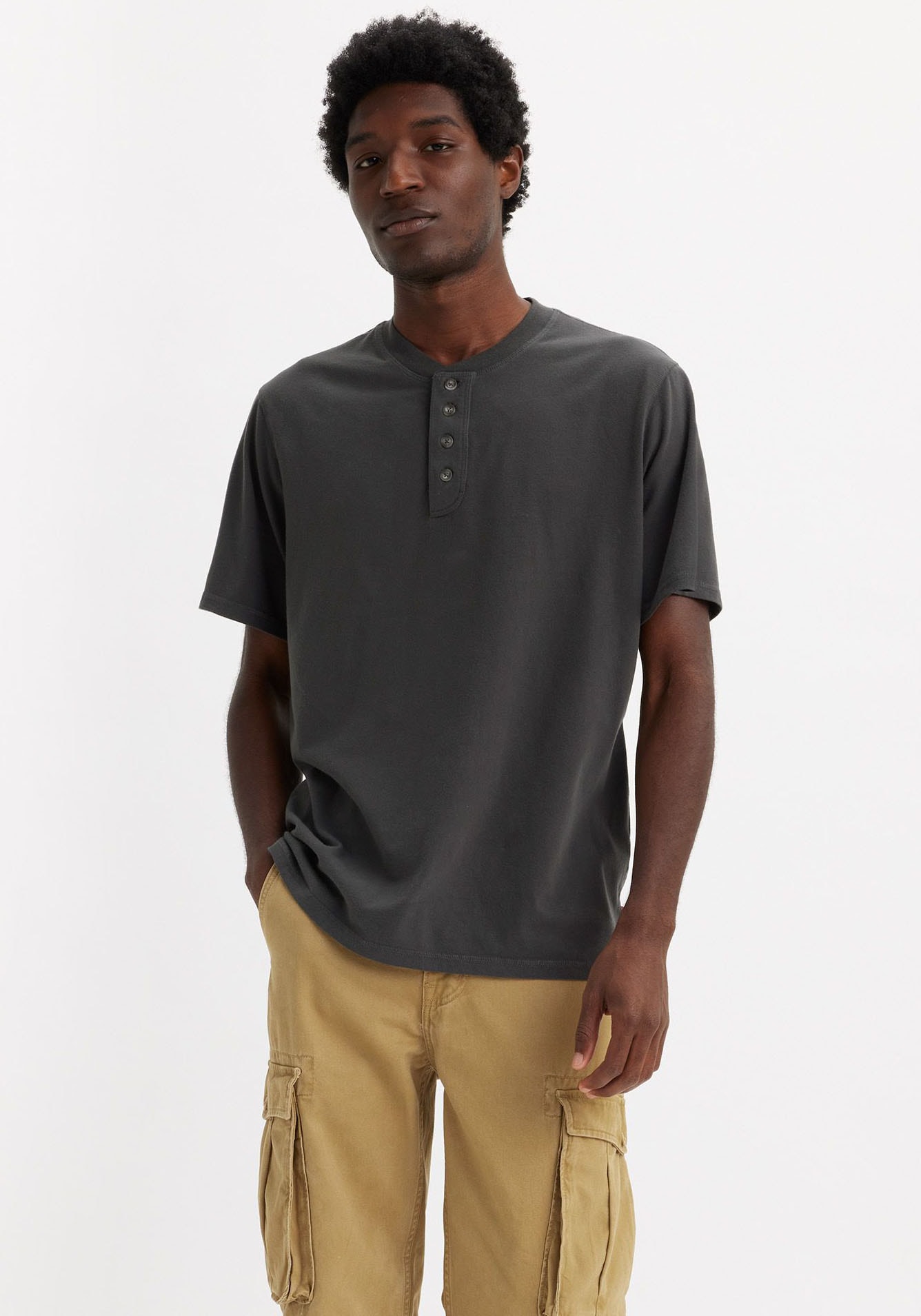 Levi's® Rundhalsshirt »SS 4 BUTTON HENLEY«, mit Knopfleiste