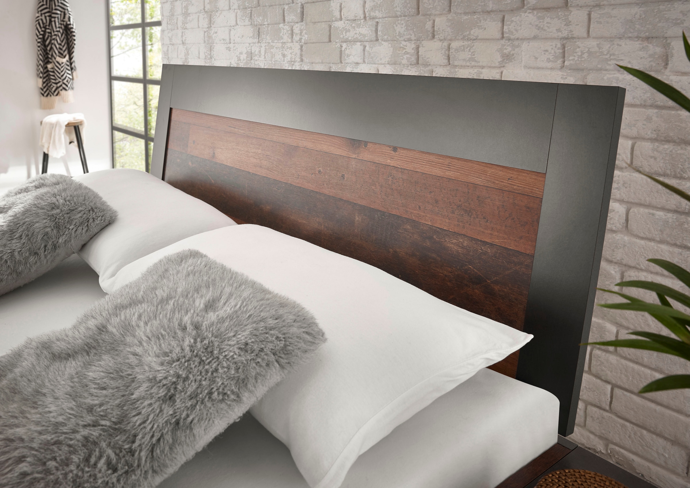Home affaire Einzelbett »BROOKLYN Bett im Industrial Design, Bettgestell, Bettrahmen«, Kopfteil in dekorativer Rahmenoptik, Liegefläche 140 x 200 cm
