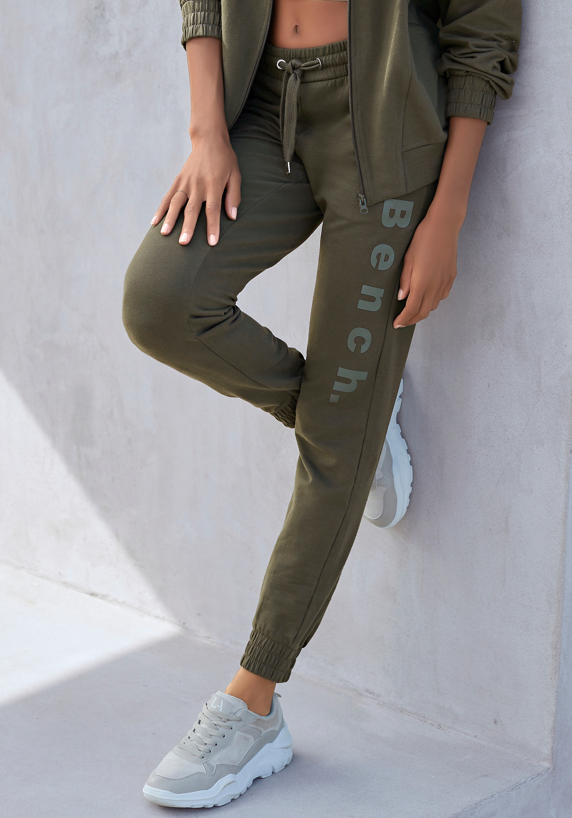 Bench. Homewearhose, mit Reissverschluss Taschen kaufen