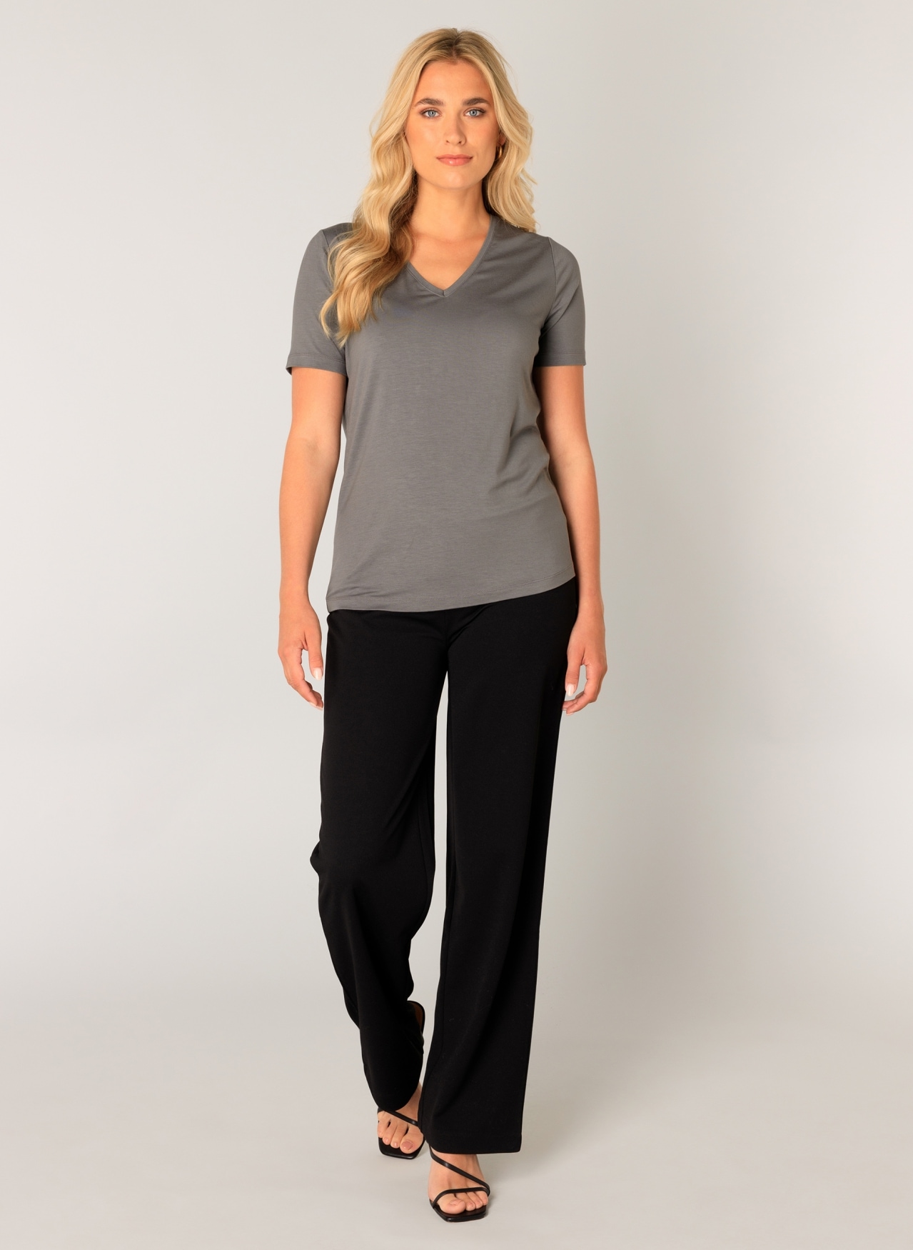 Base Level T-Shirt »Yanic«, mit V-Ausschnitt