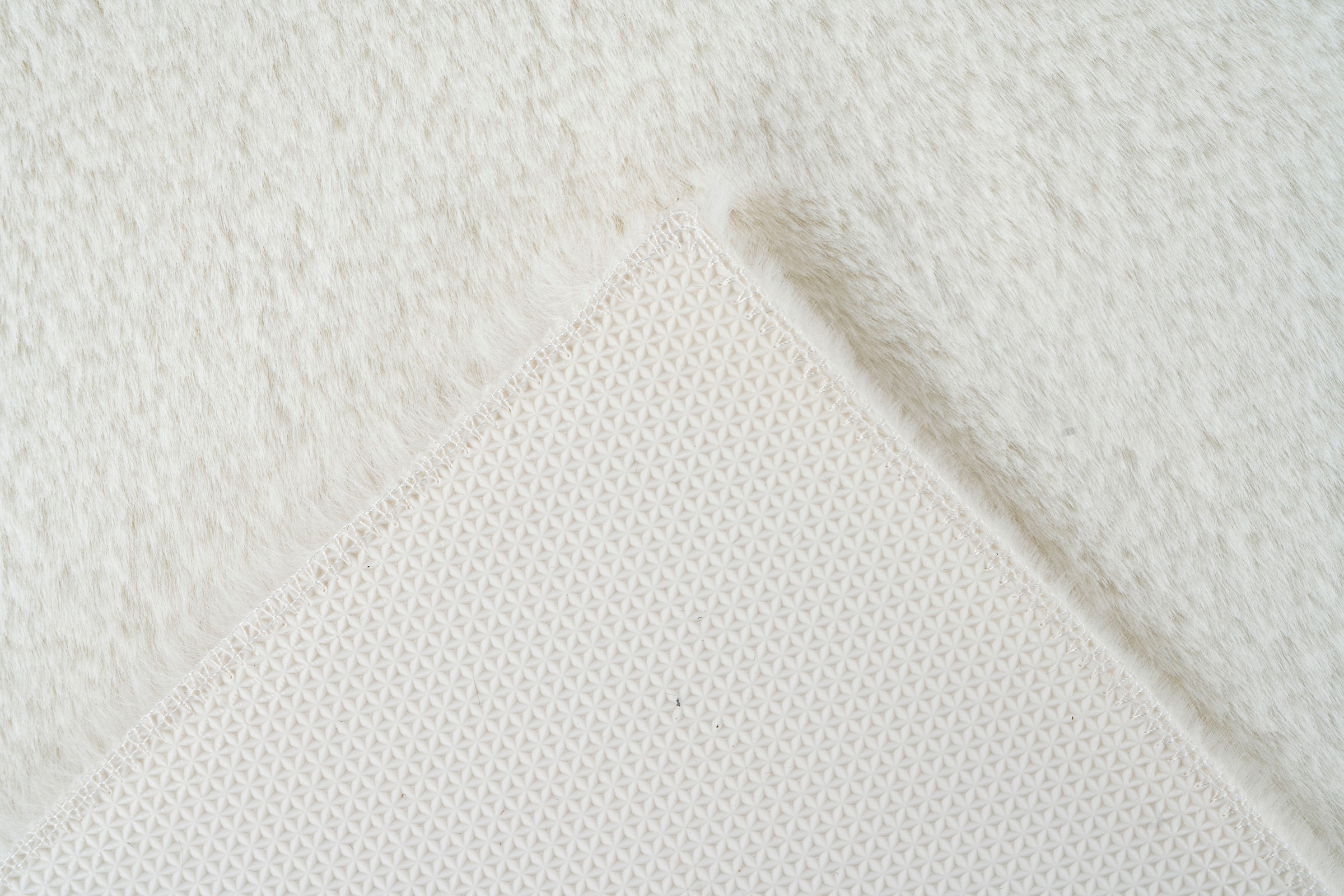 Kayoom Badematte »Rabbit Light«, rutschhemmend beschichtet, fussbodenheizungsgeeignet, weiche Kaninchenfell Haptik, Badezimmer, Kinderzimmer, Schlafzimmer