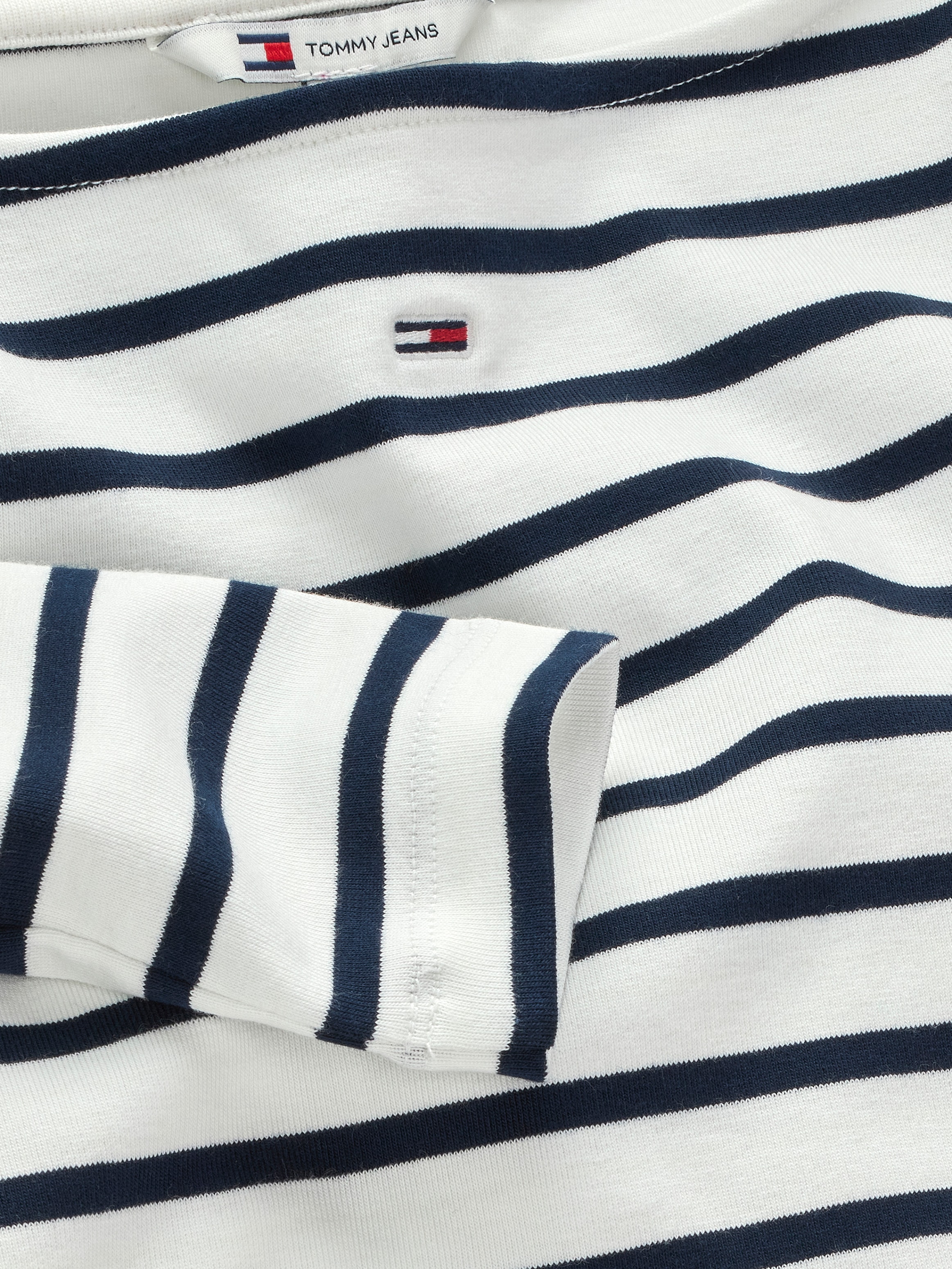 Tommy Jeans Langarmshirt »TJW BOAT NECK TOP LS«, mit Logostickerei
