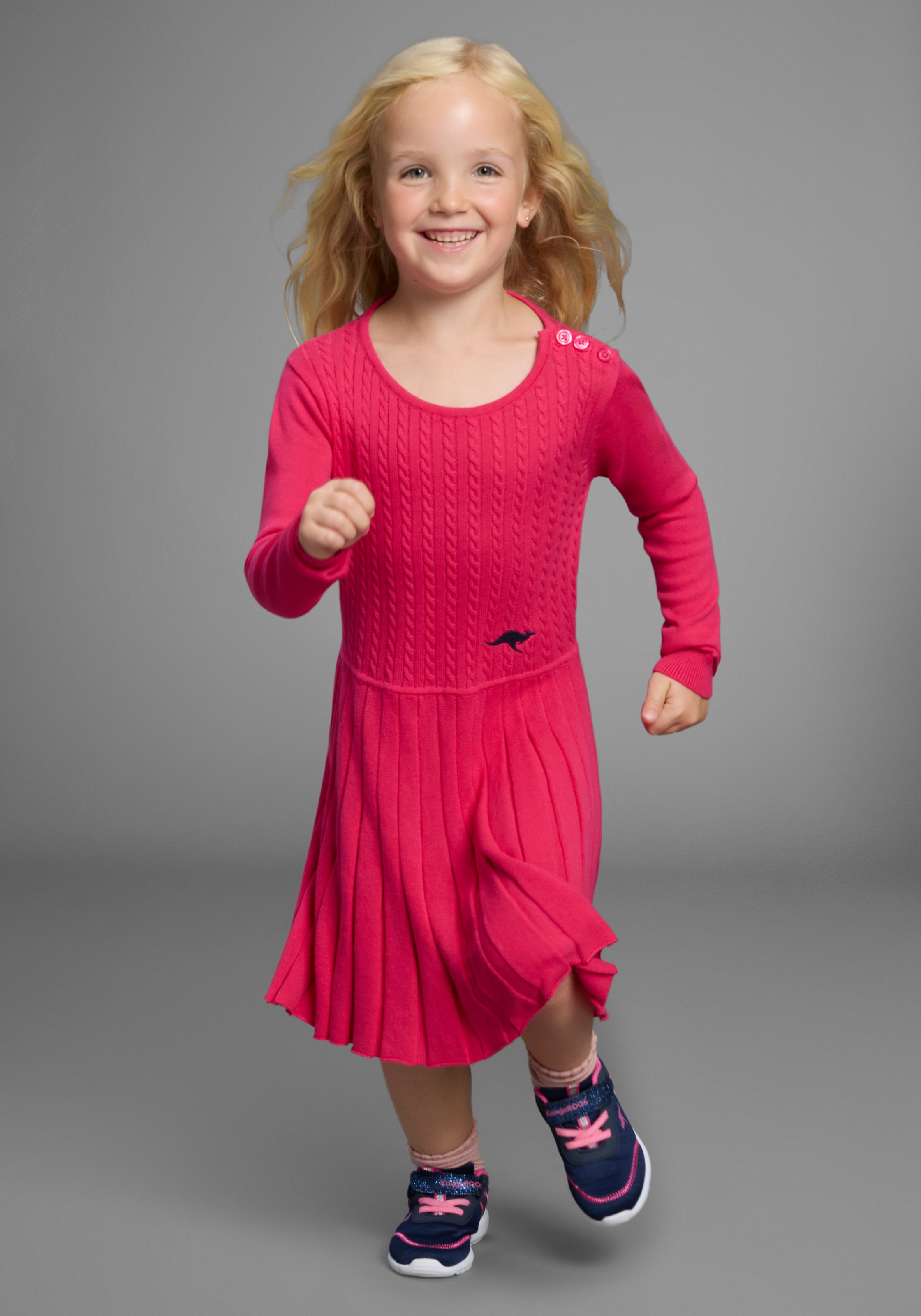 KangaROOS Strickkleid »Strickkleid mit Faltenrock«, Niedliches Strickkleid mit Zopfmuster für kleine Mädchen
