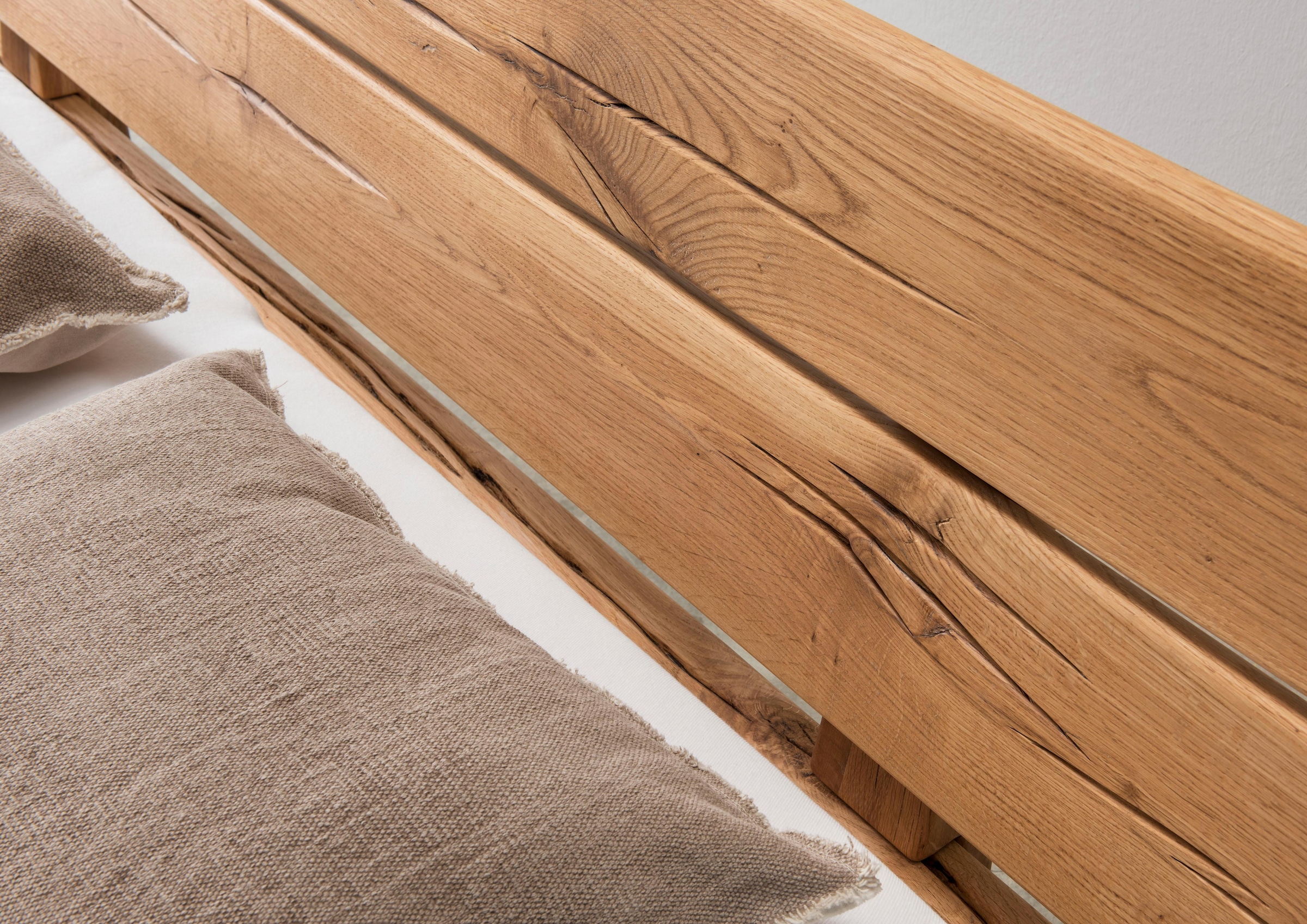 Home affaire Massivholzbett »Ultima Balkenbett Doppelbett, Füsse mit Kufenform«, FSC®-zertifizierte Wildeiche oder Fichte, viele Breiten zur Auswahl