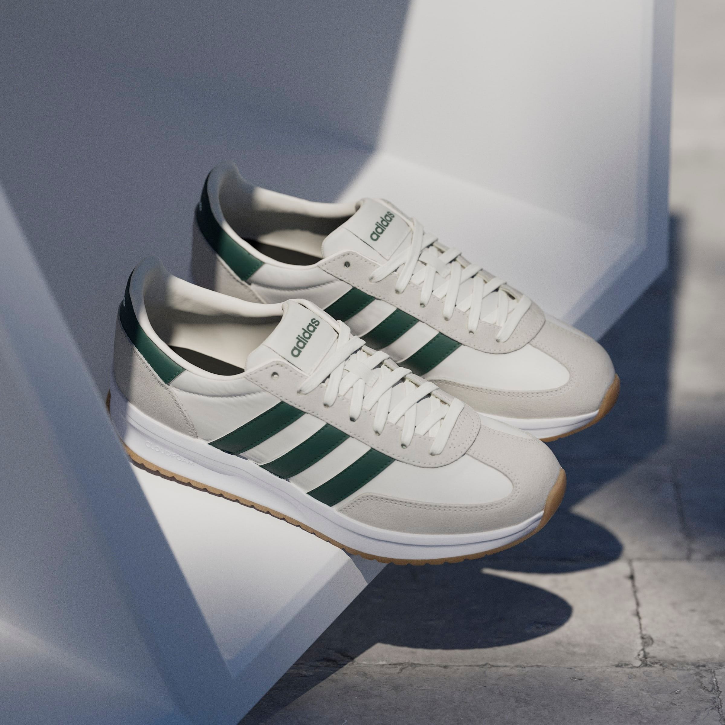 adidas Sportswear Sneaker »RUN 70S 2.0«, inspiriert vom Design des adidas SL72