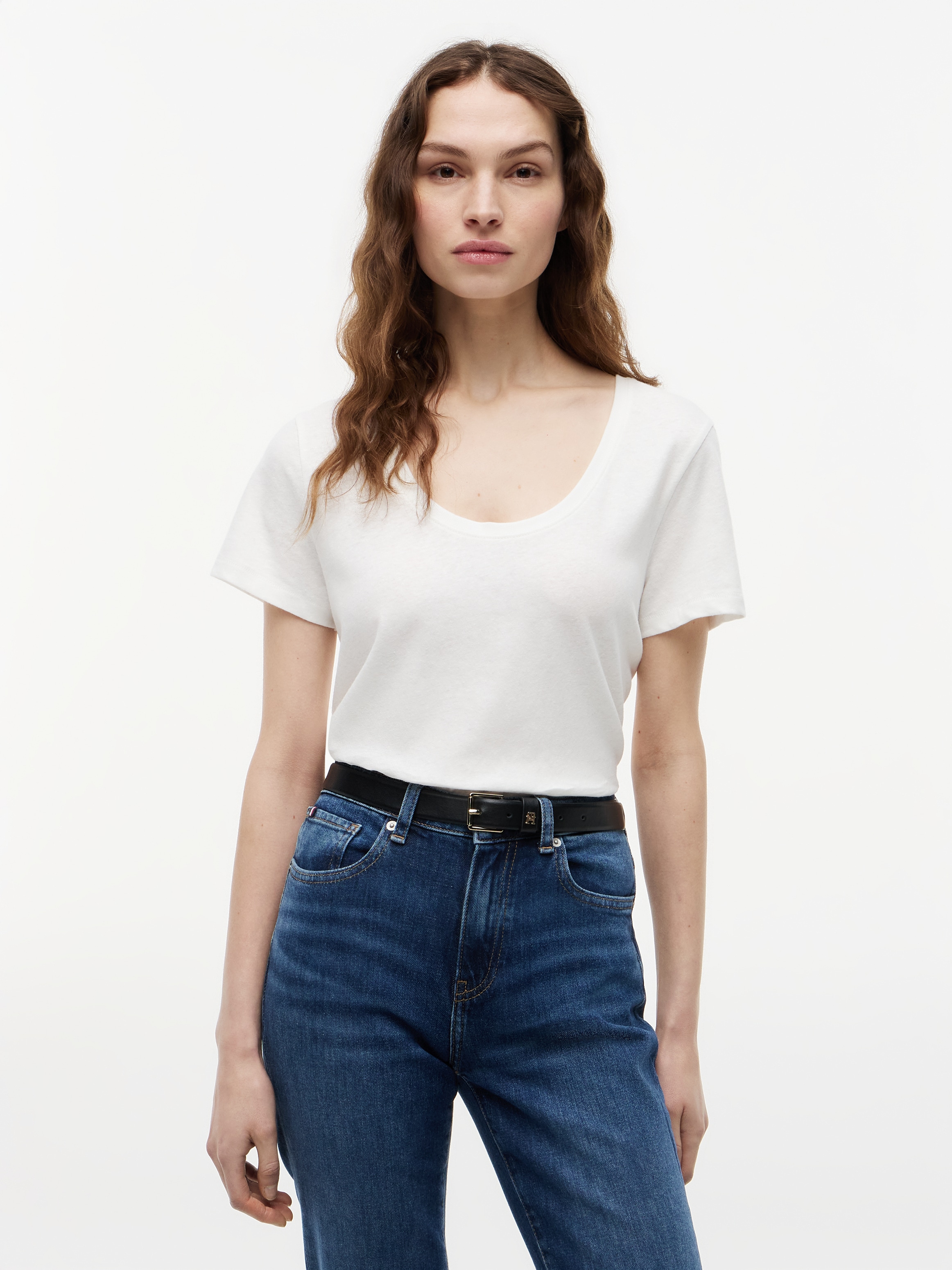 Tommy Hilfiger Kurzarmshirt "CO LINEN SCOOP NK SS TEE" mit kleinem Logo-Stick