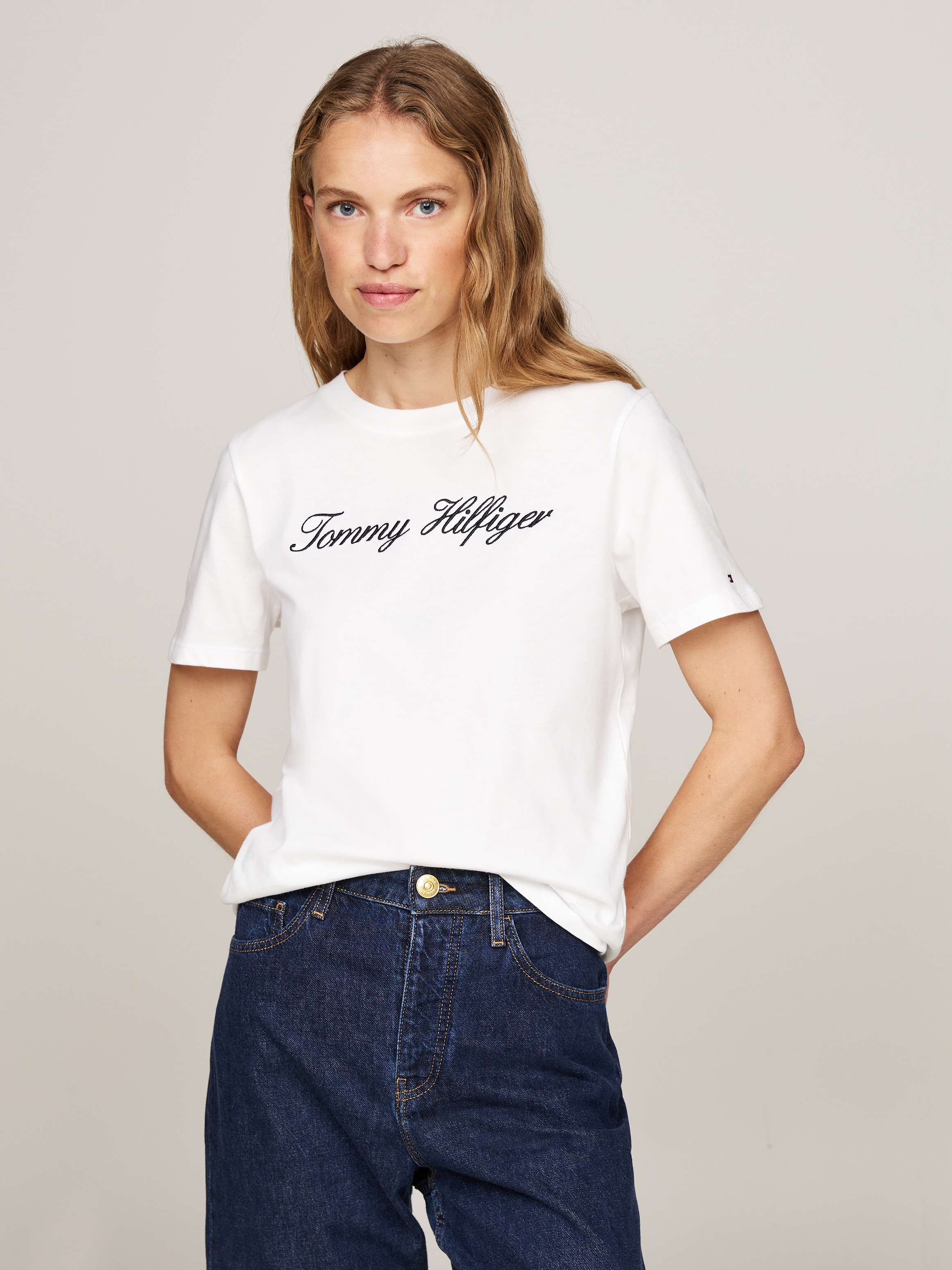 Tommy Hilfiger T-Shirt »NOS SCRIPT REGULAR C-NK SS« mit Rundhals und kontrastfarbenem Druck
