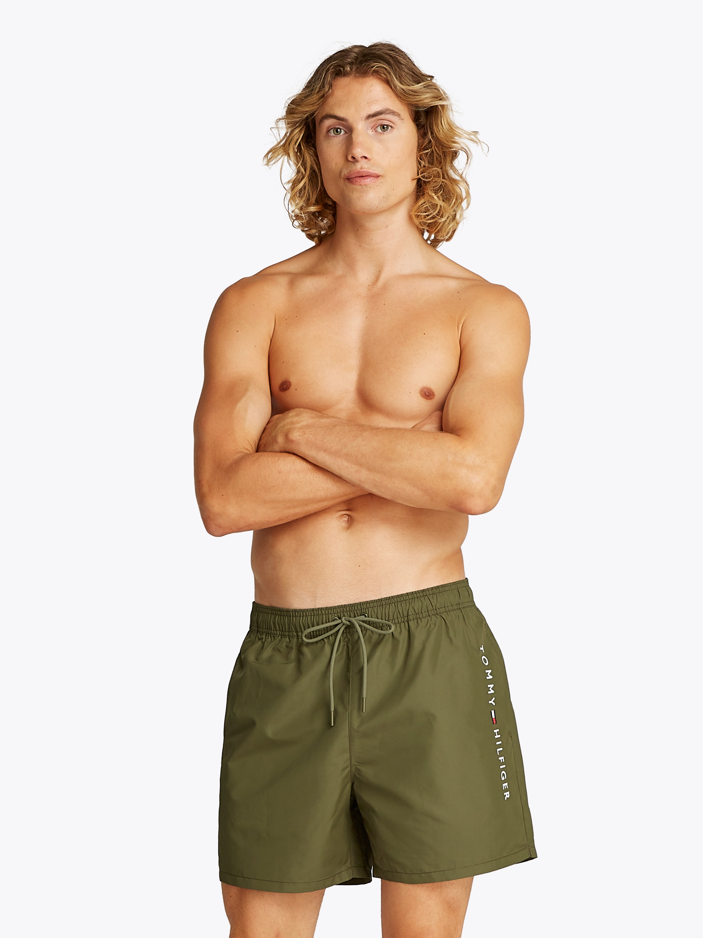Tommy Hilfiger Swimwear Badeshorts »MEDIUM DRAWSTRING« mit Logostickerei an der Hüfte