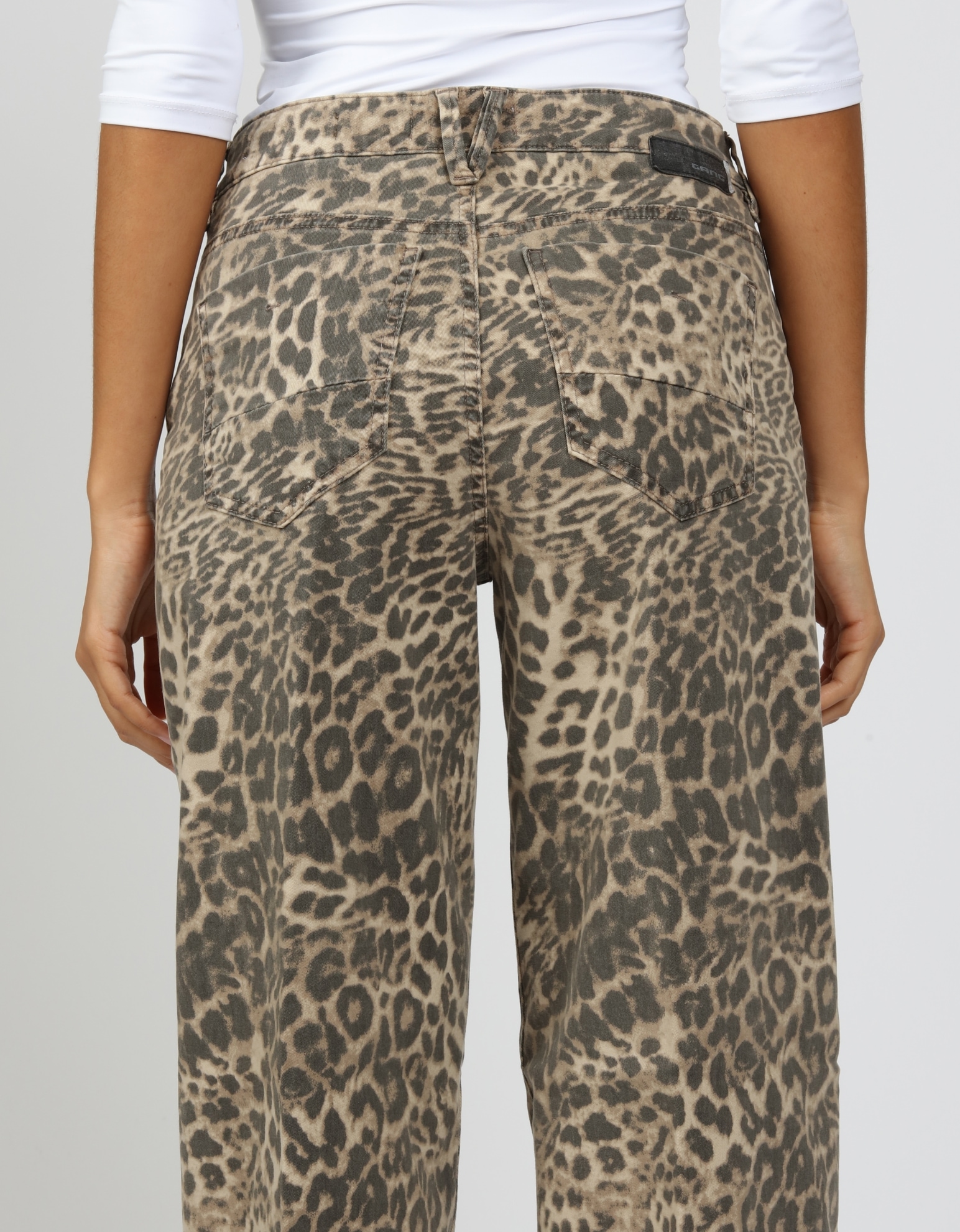 GANG 5-Pocket-Jeans »94CARLOTTA«, Wide Fit im angesagten Leo Muster