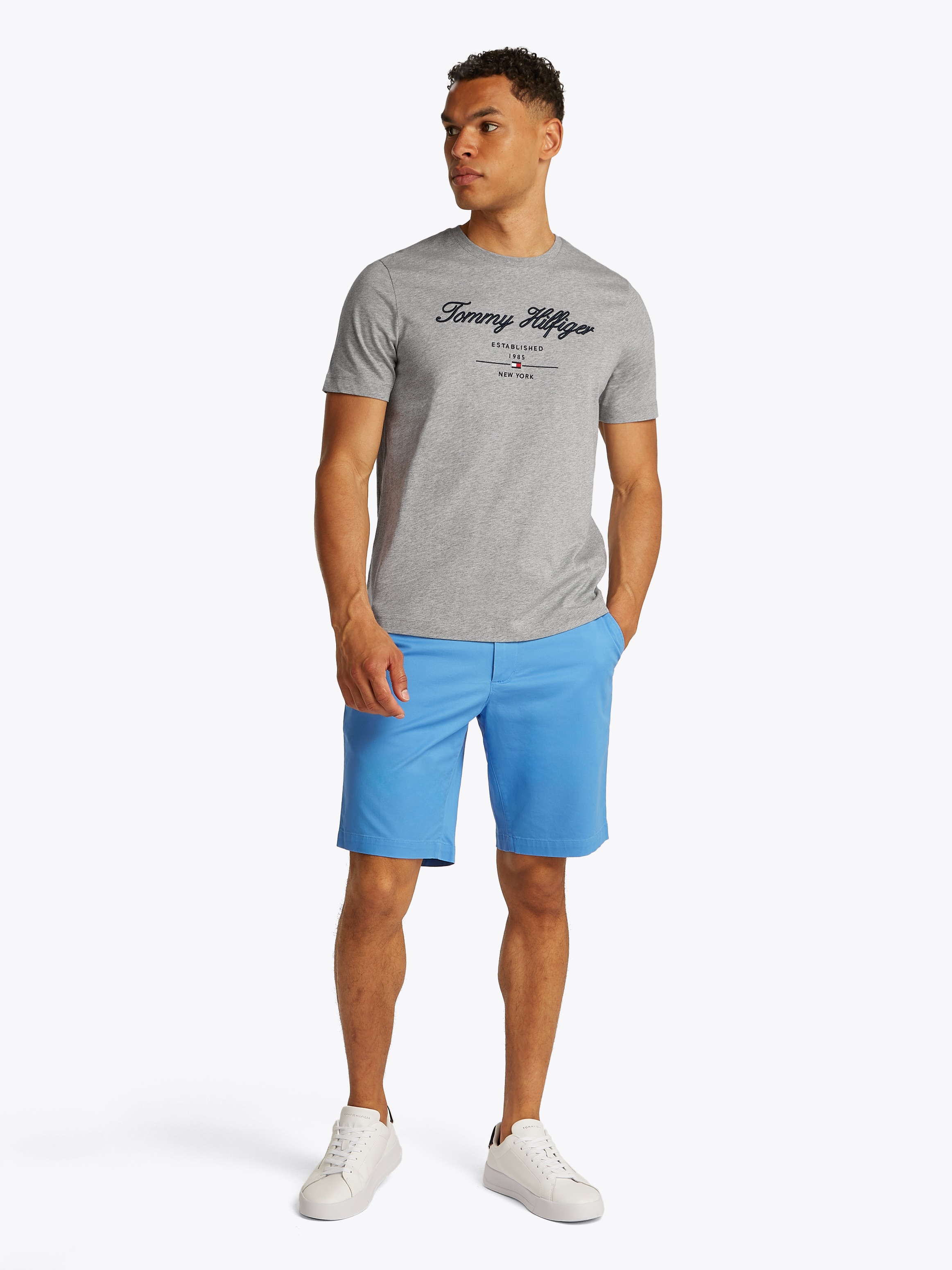 Tommy Hilfiger T-Shirt »SCRIPT LOGO TEE«, mit aufgesticktem Logo