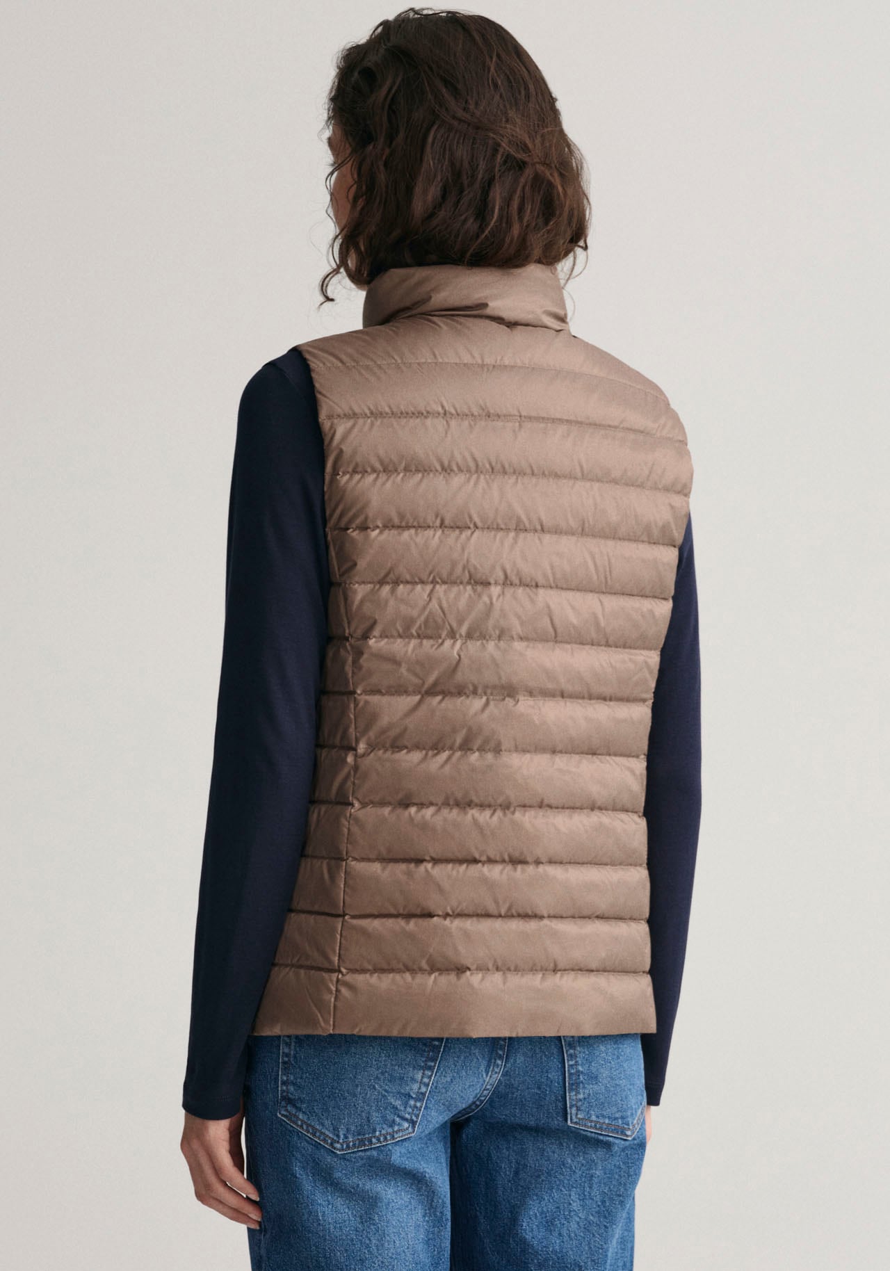 Gant Steppweste »LIGHT DOWN VEST«, mit Logodruck auf der Brust