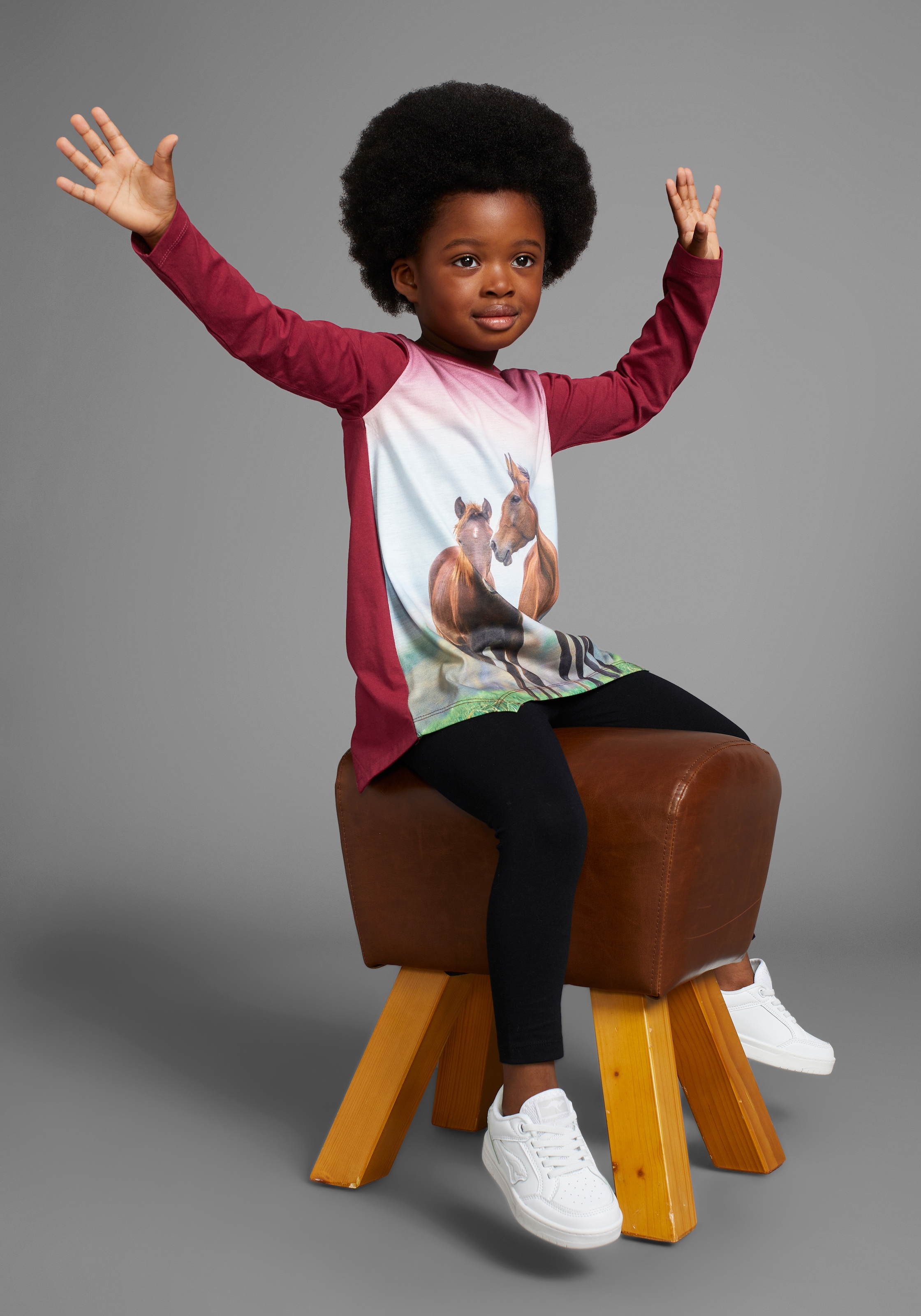 KIDSWORLD Langarmshirt & Leggings »2tlg. Set Shirt + Leggings mit Pferde-Motiv - NEUE FARBE dazukommen«, süsses Fotomotiv