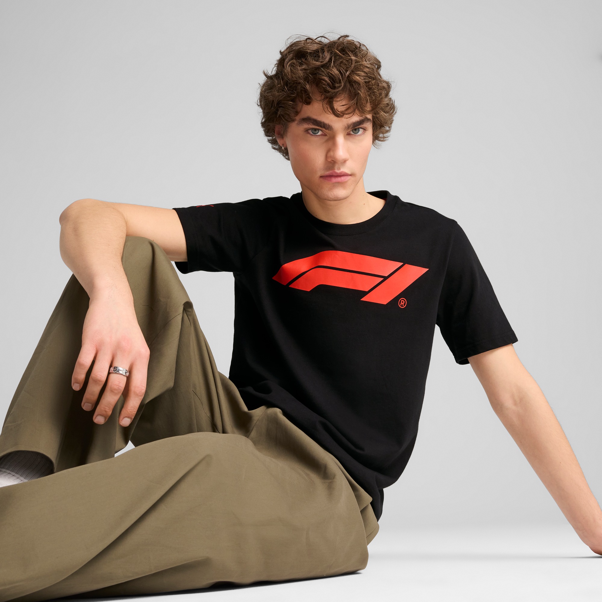 PUMA T-Shirt »F1 ESS LOGO TEE 180G« Regular Fit, Rundhalsausschnitt, Kurzarm