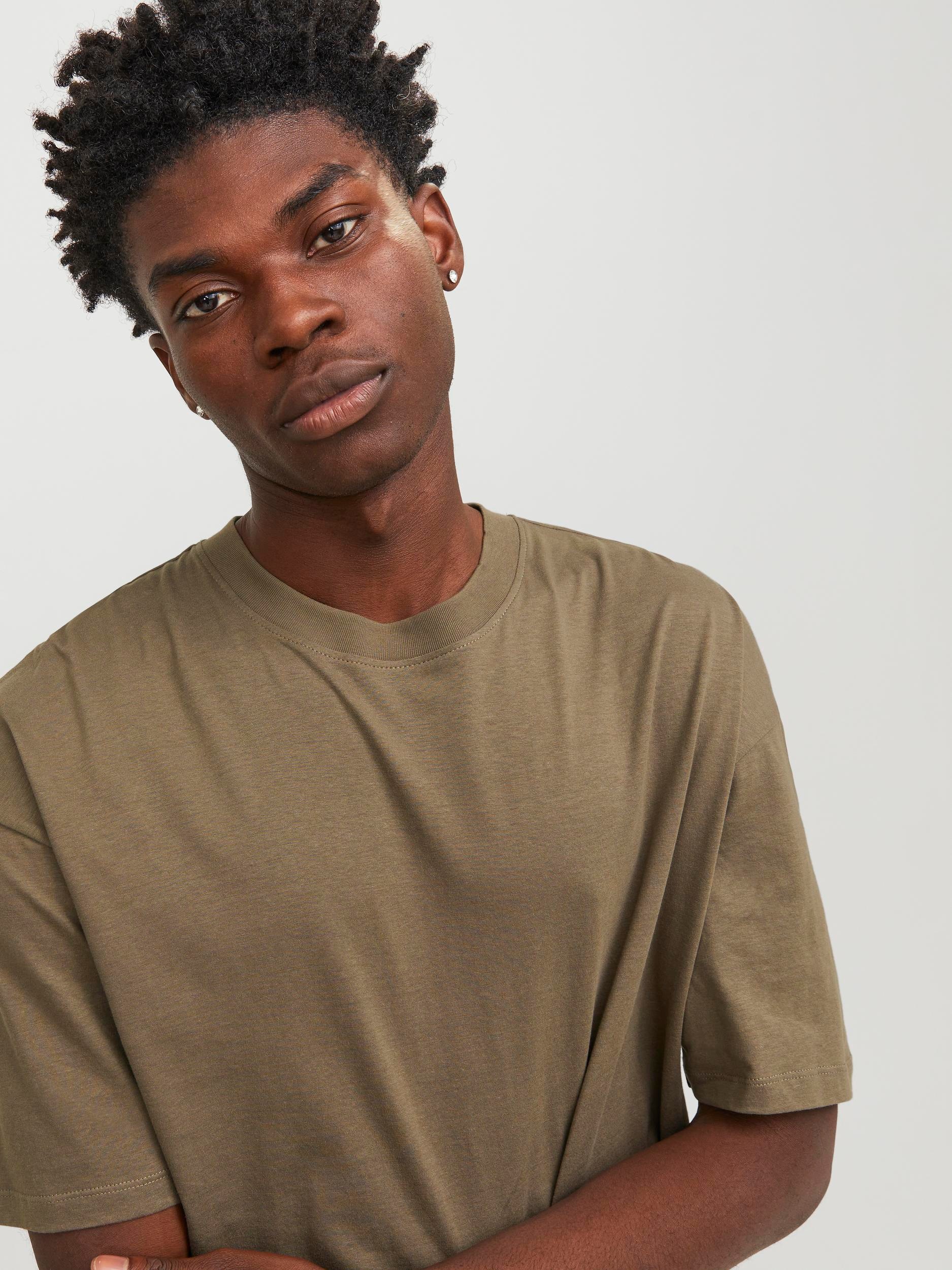 Jack & Jones Oversize-Shirt »JJEBRADLEY Oversize T-Shirt mit klassischem Rundhalsausschnitt«, mit gekämmten Jersey