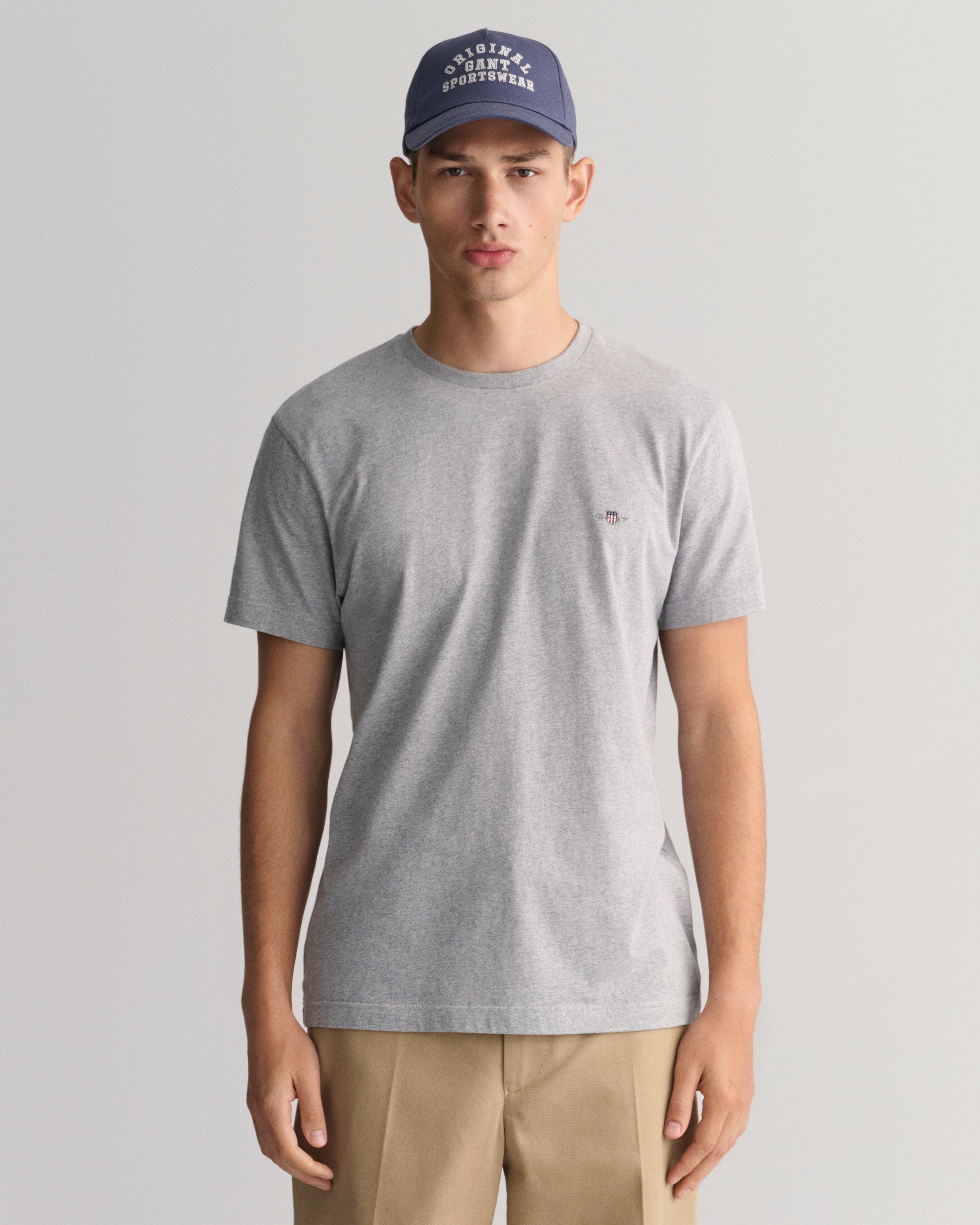 Gant T-Shirt »SLIM SHIELD SS T-SHIRT«, mit Logostickerei auf der Brust