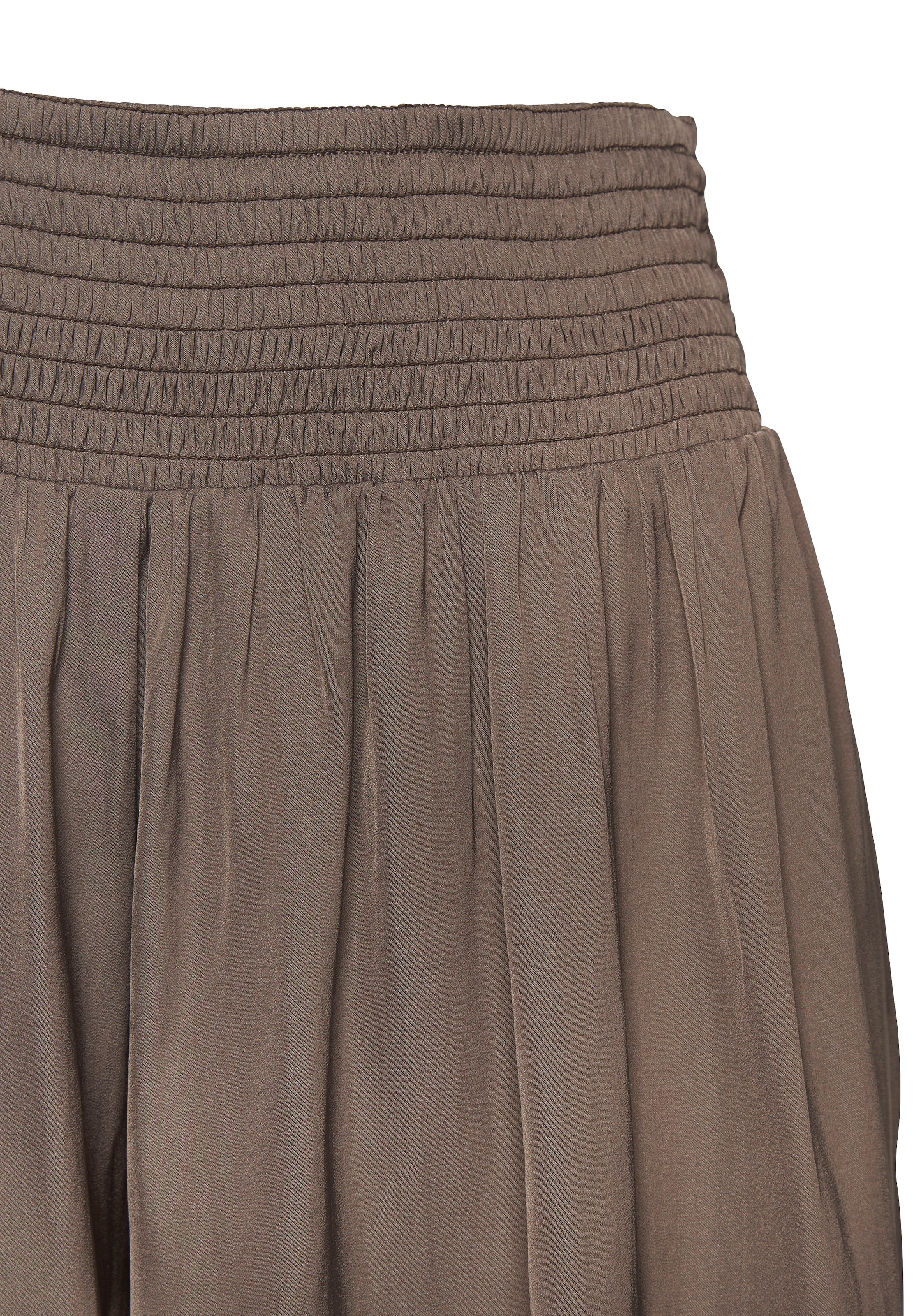 LASCANA Webshorts, aus softer Satinqualität, kurze Hose, Sommerhose, modisch und elegant