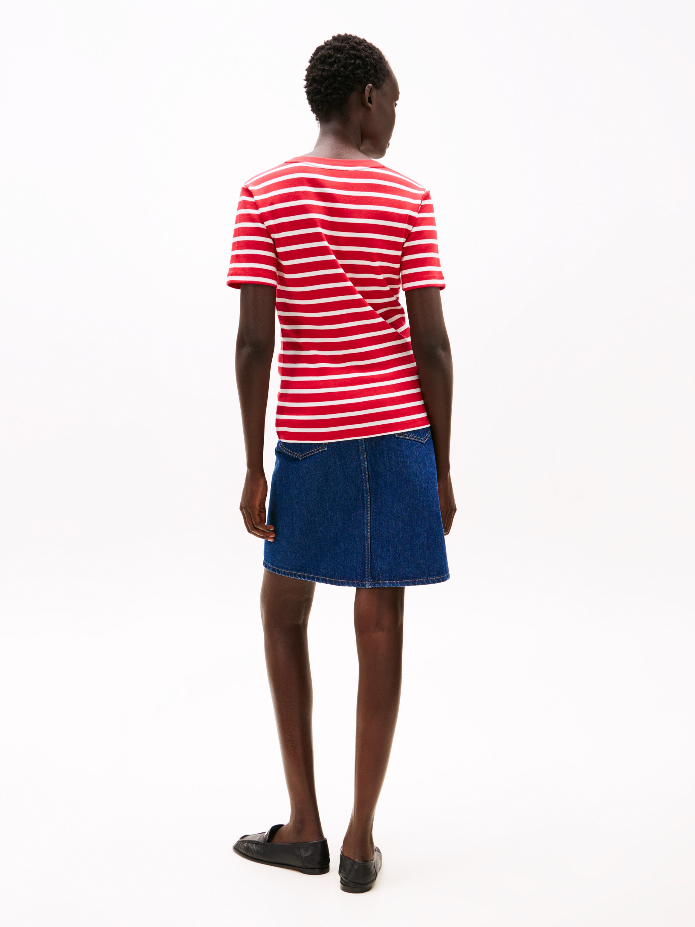 Tommy Hilfiger T-Shirt »SLIM CODY V-NK SS«, mit Logostickerei