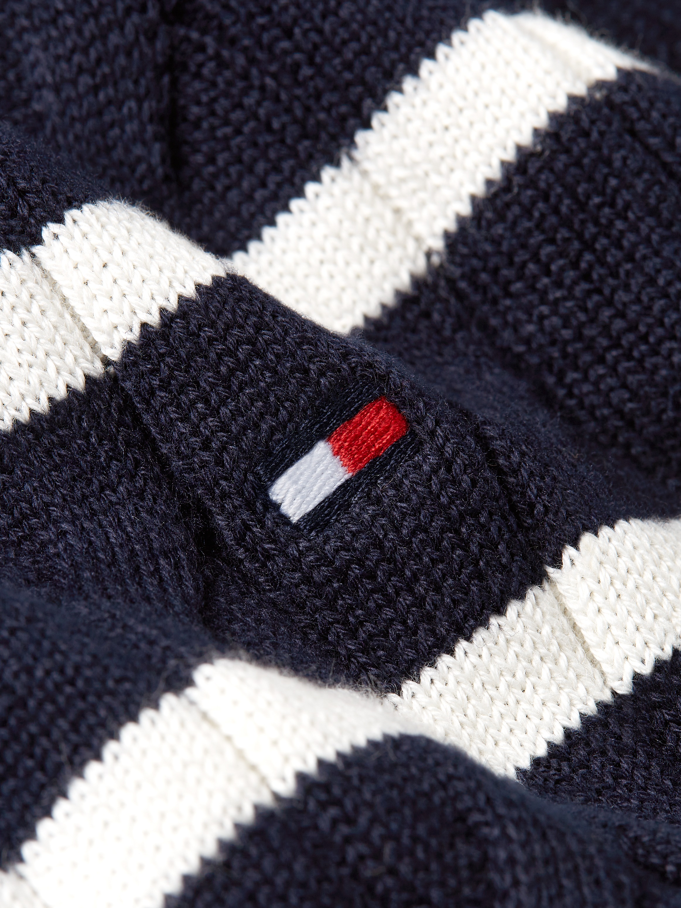 Tommy Hilfiger Strickpullover »CLASSIC CABLE CREW NECK mit Strukturstrick und Flaglabel«, unifarben, casual, regular fit, Baumwolle, Rundhals