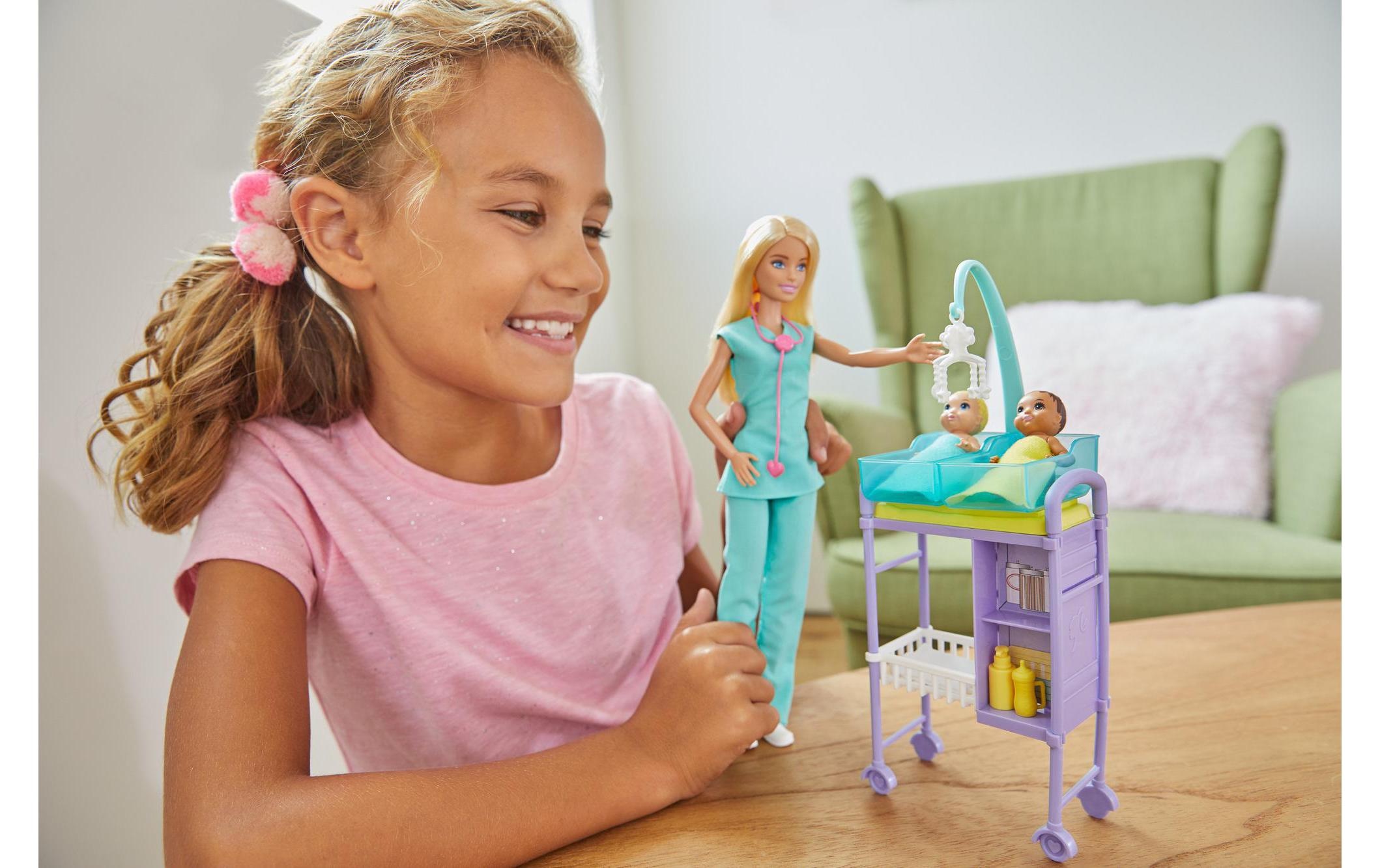 Barbie Spielfigur »Spielset Kinderärztin«, (10 tlg.)