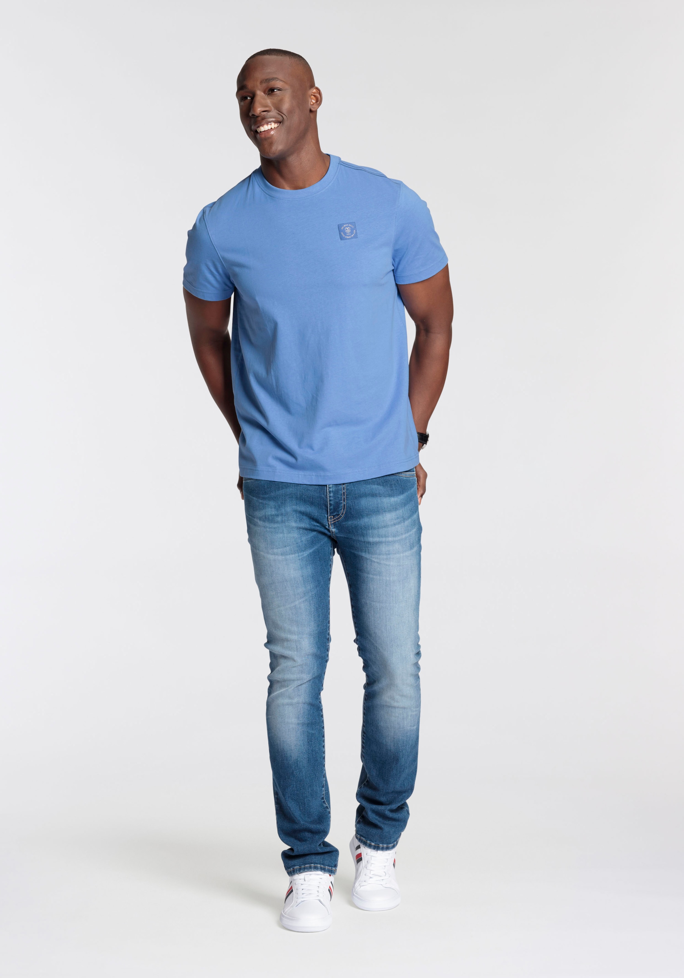 DELMAO Rundhalsshirt, Kurzarm, Regular Fit, basic, aus 100% Baumwolle