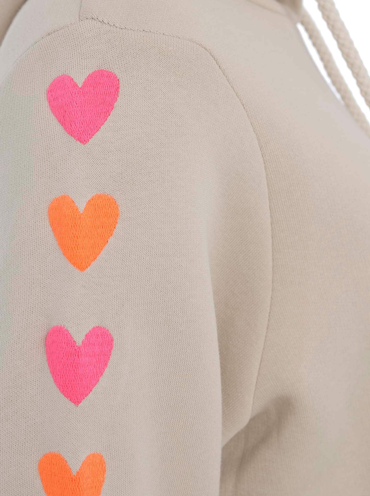 Zwillingsherz Hoodie »Hoodie "Hearts & Love"«, mit gestickten Herzen am Arm und Kängurutasche