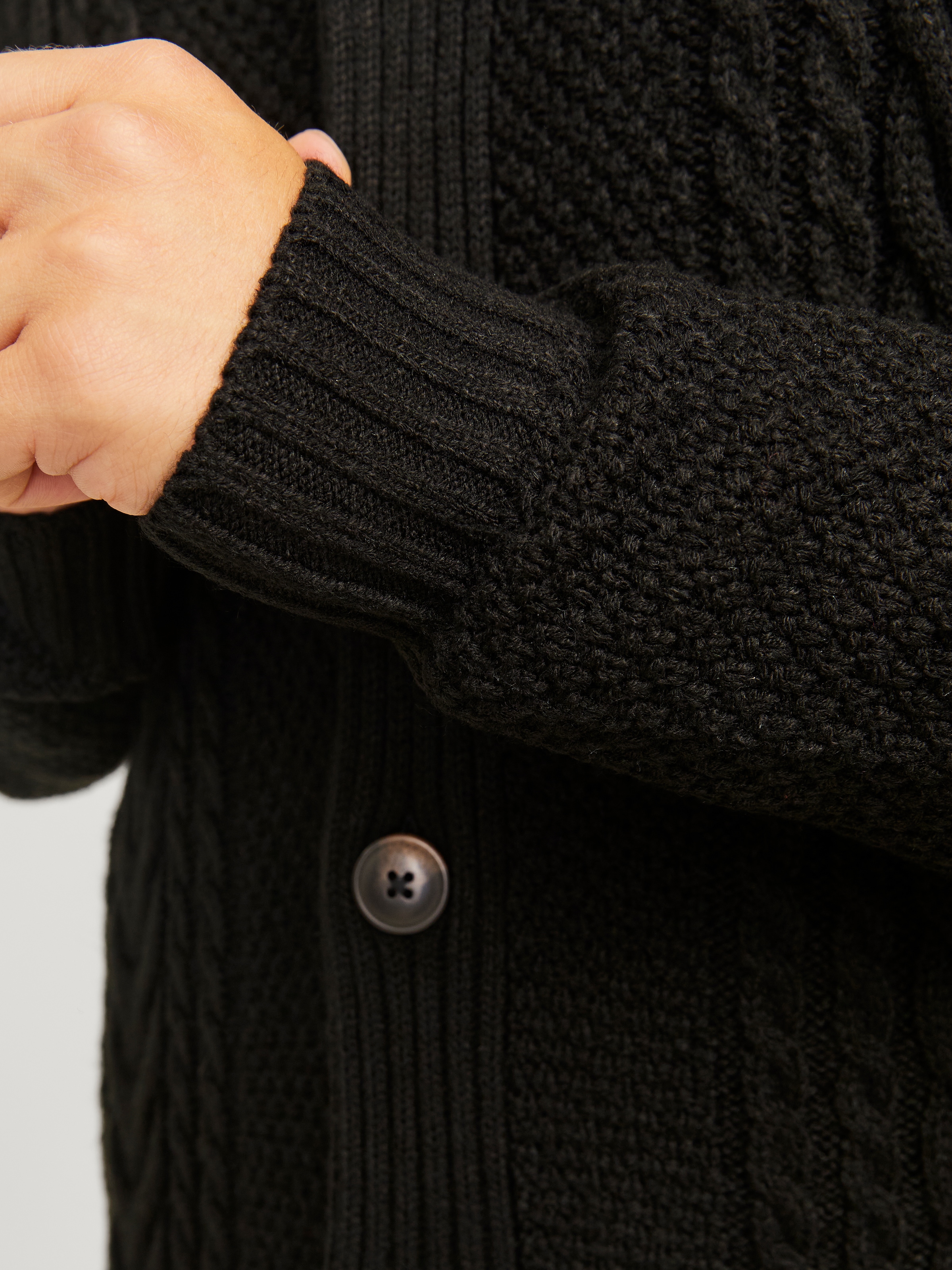 Jack & Jones Strickjacke »JJCRAIG KNIT SHAWL NECK AW24«, mit Schalkragen und Zopfmuster