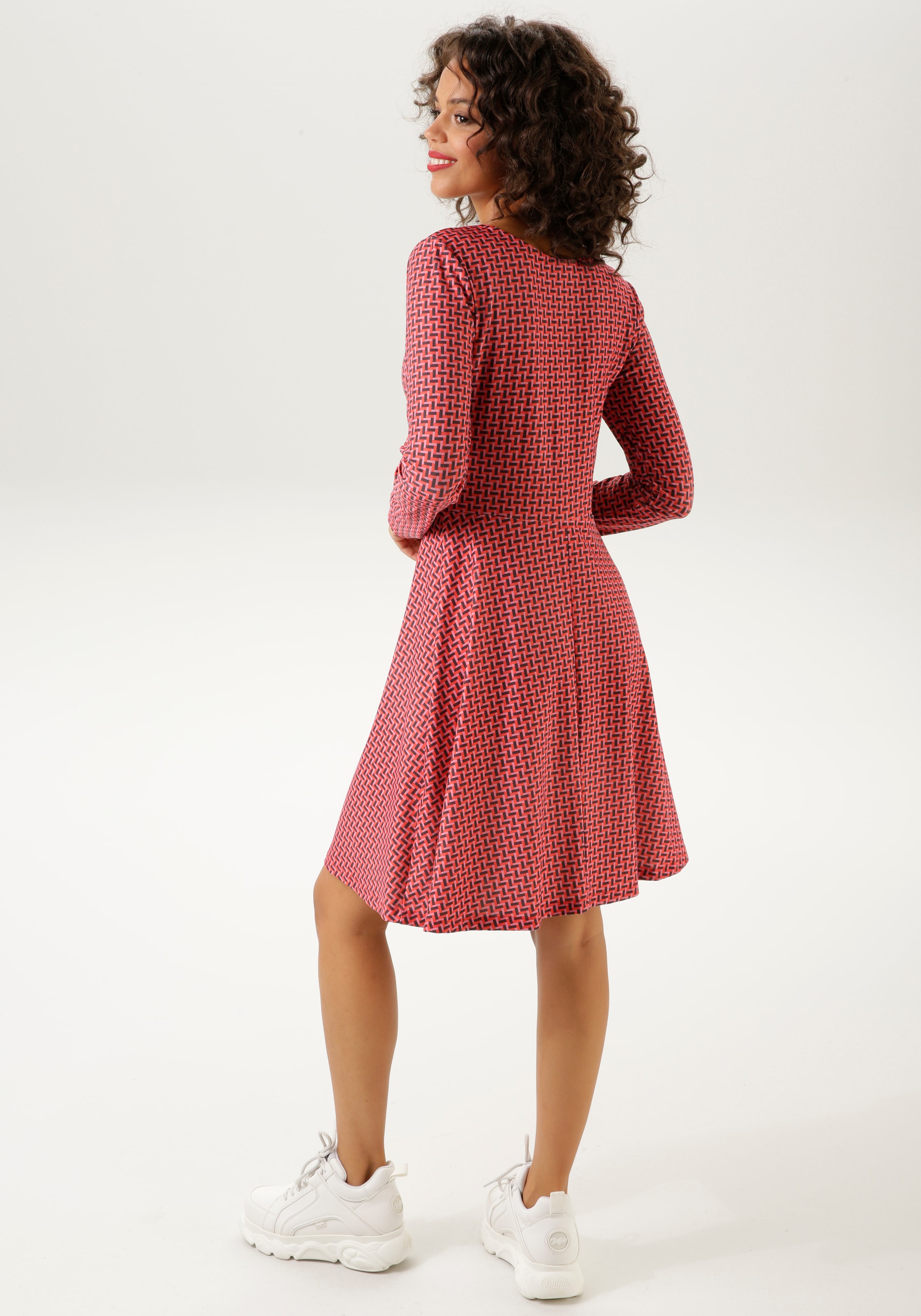Aniston CASUAL Jerseykleid, KOLLEKTION trendfarbenem, NEUE graphischen bei Schweiz Jelmoli-Versand - Druck mit shoppen online