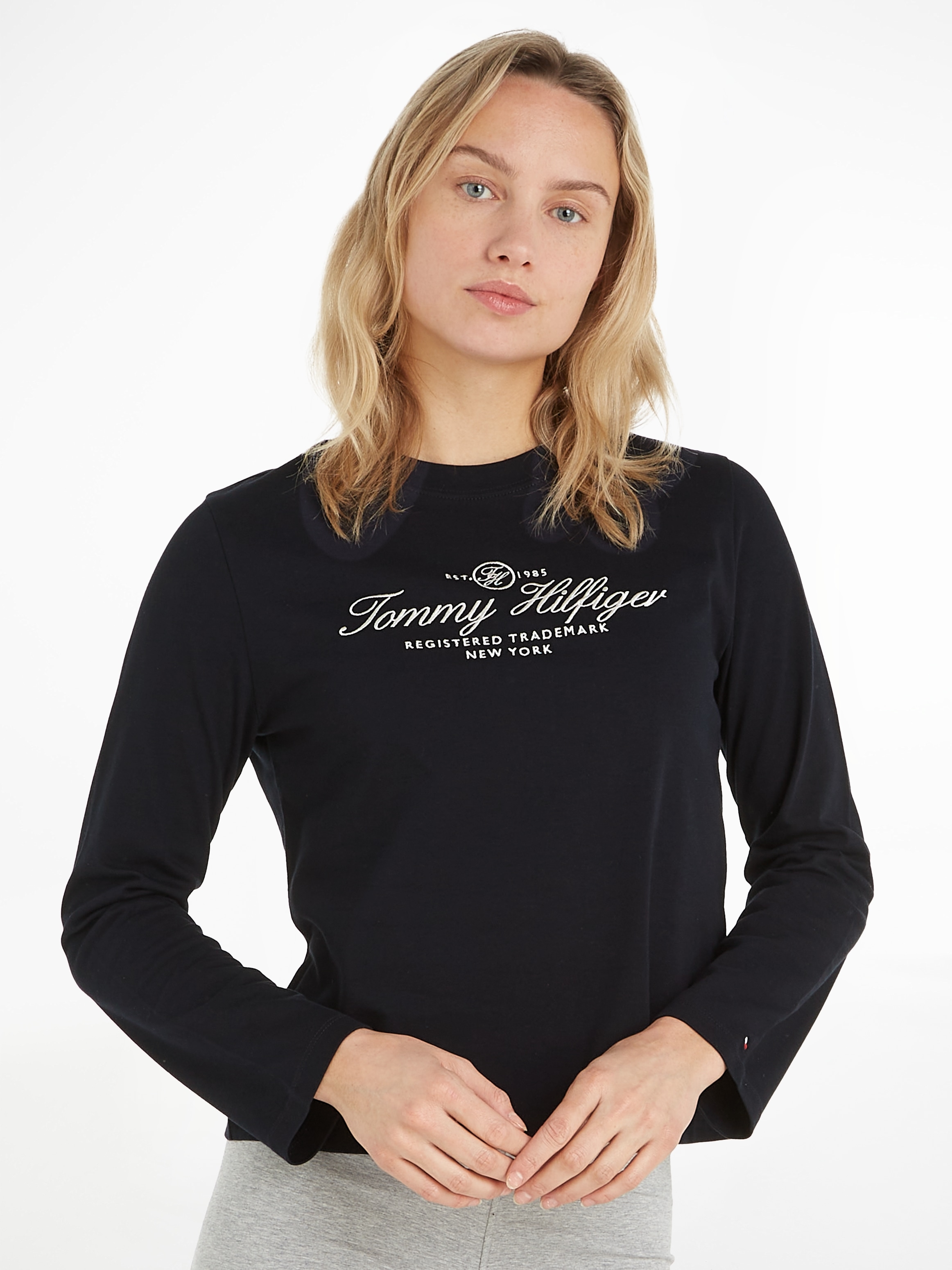 Tommy Hilfiger Langarmshirt, mit dem online | Jelmoli-Versand Markenlabel bestellen Ärmelabschluss dezentem auf