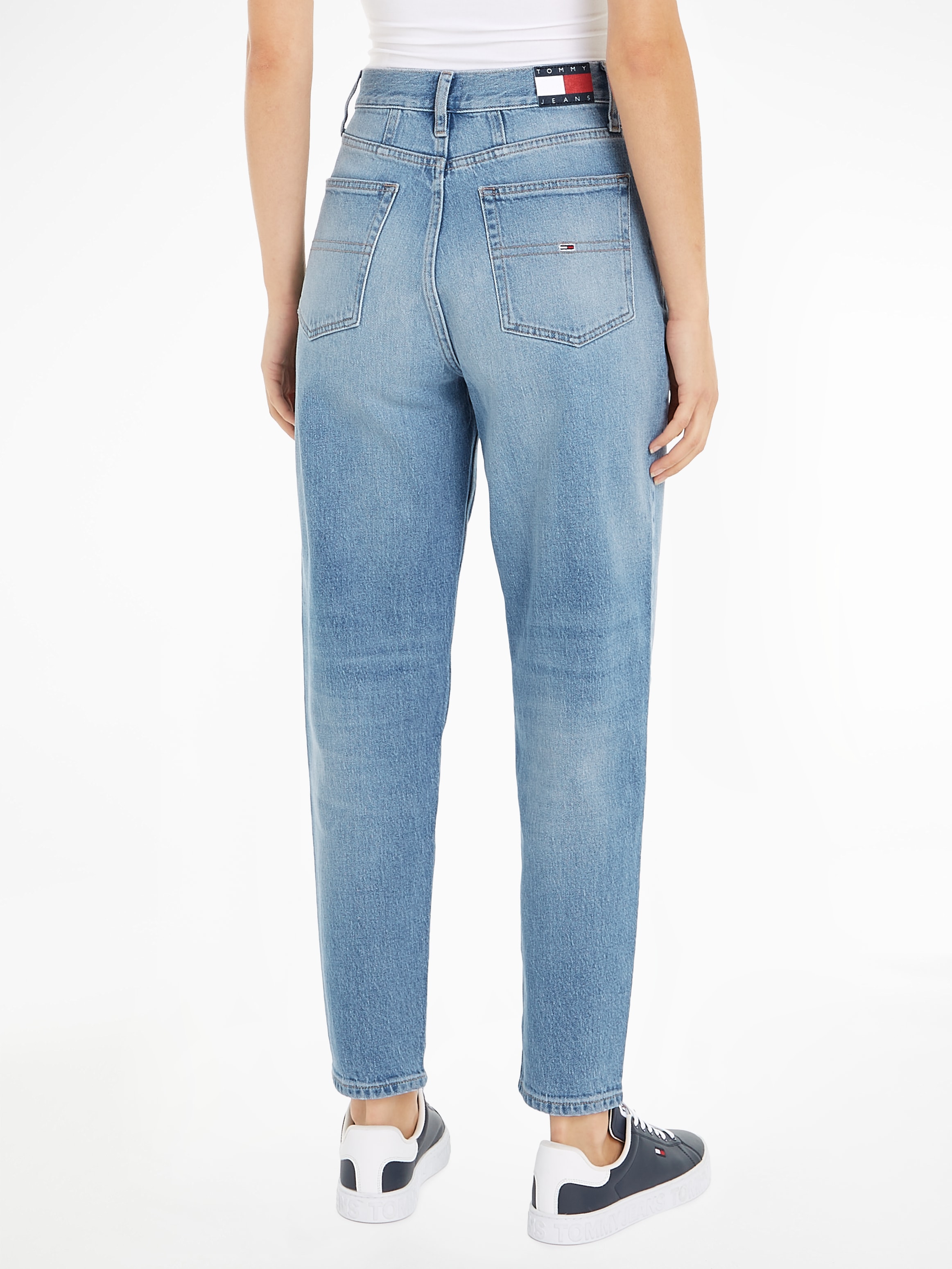 Tommy Jeans Mom-Jeans »Tommy Jeans - High waist - Mom-Jeans«, mit Logo-Stickereien