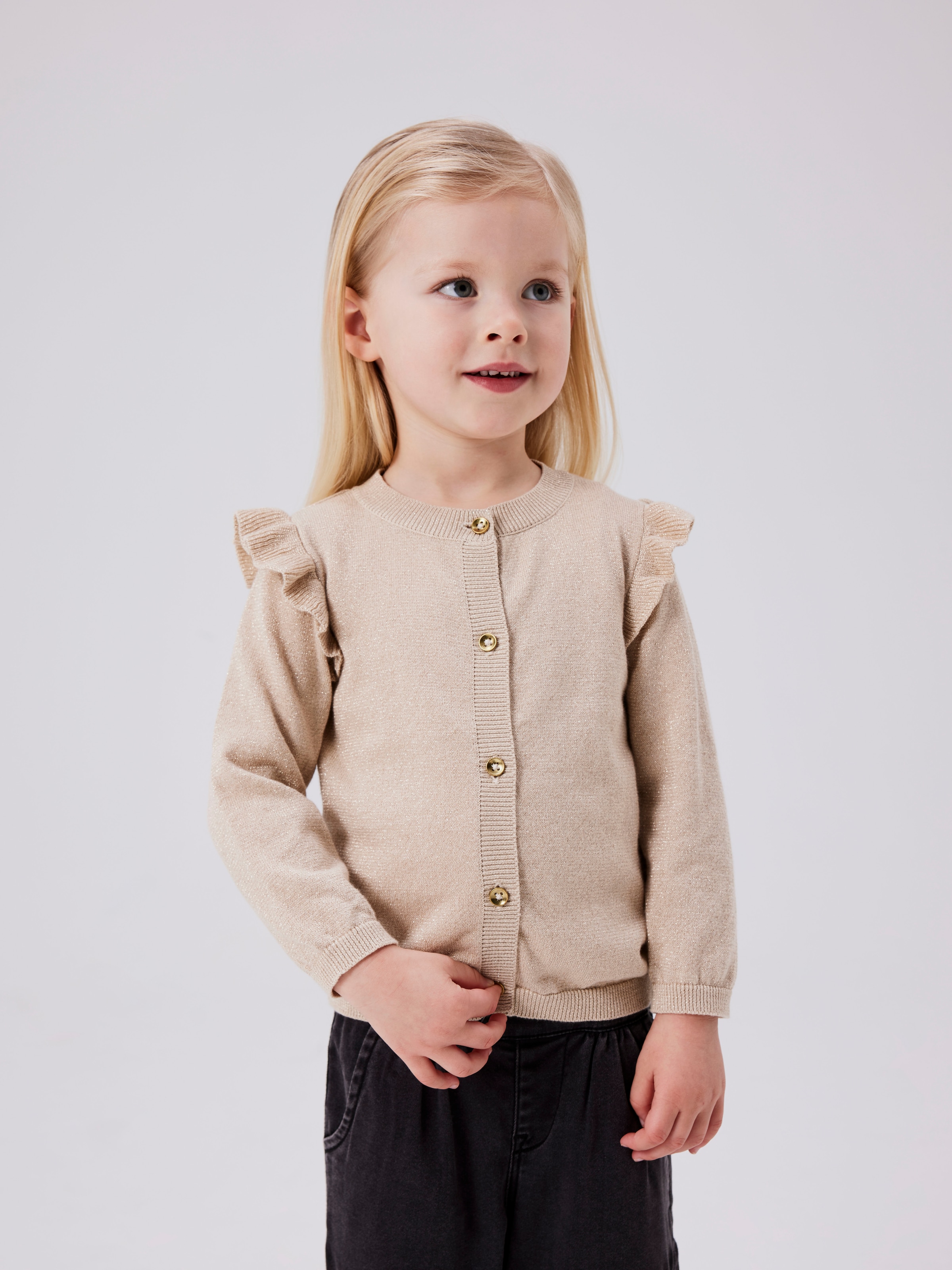 Name It Strickjacke »NMFABINNE LS KNIT CARD NOOS« mit süsser Rüsche an den Schultern